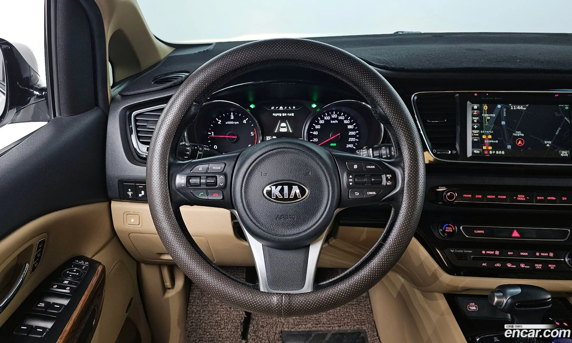 Kia Carnival 2015 — 13