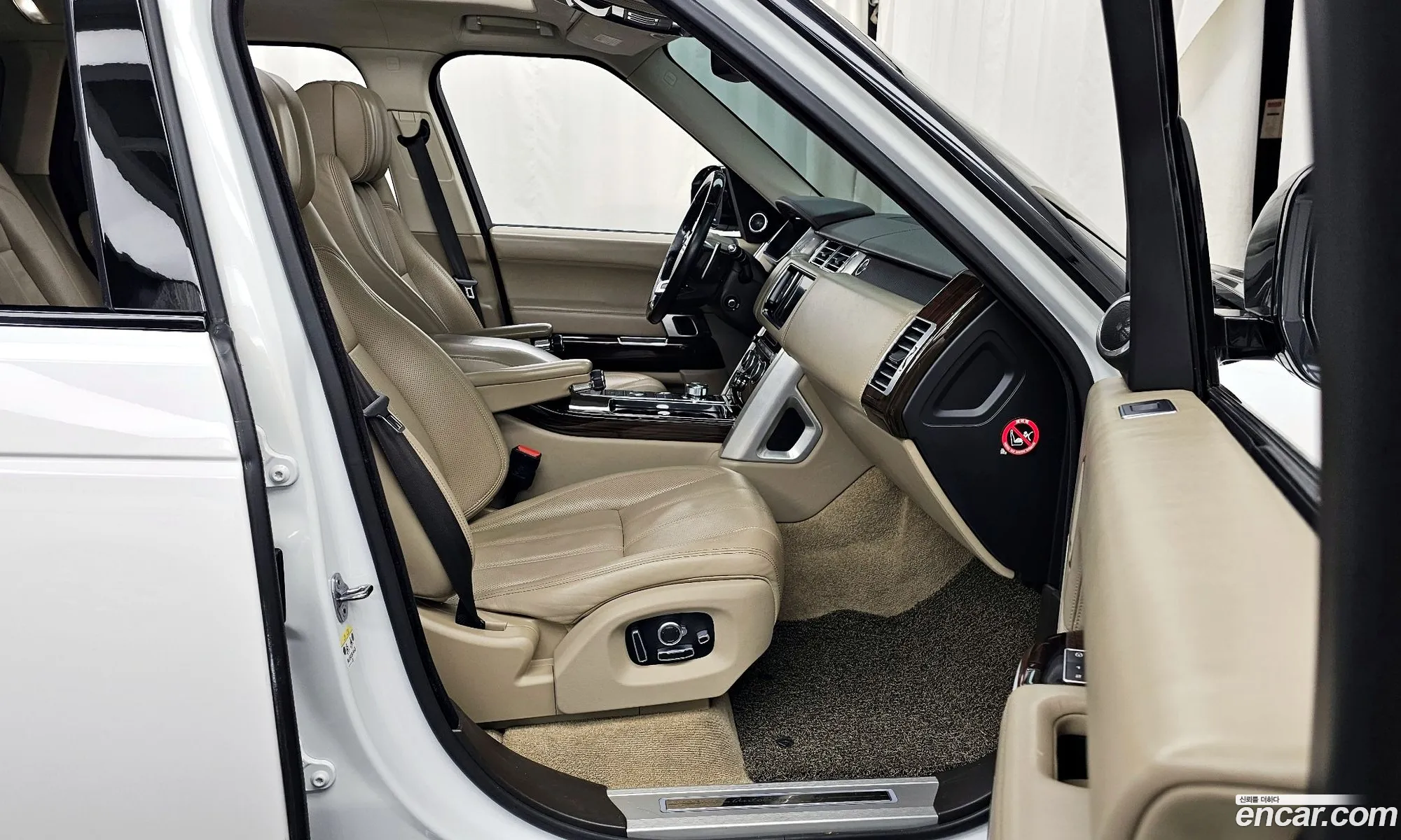 Land Rover Range Rover 2016 SALGA2JF4GA247710 — 16