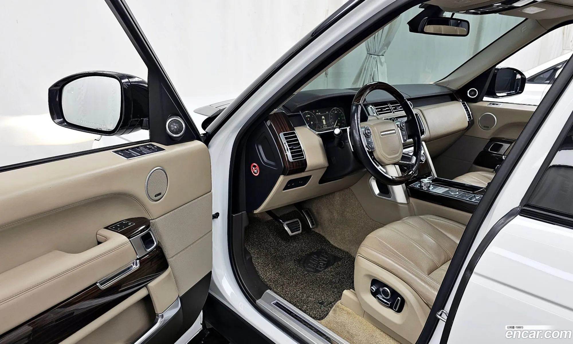 Land Rover Range Rover 2016 SALGA2JF4GA247710 — 9