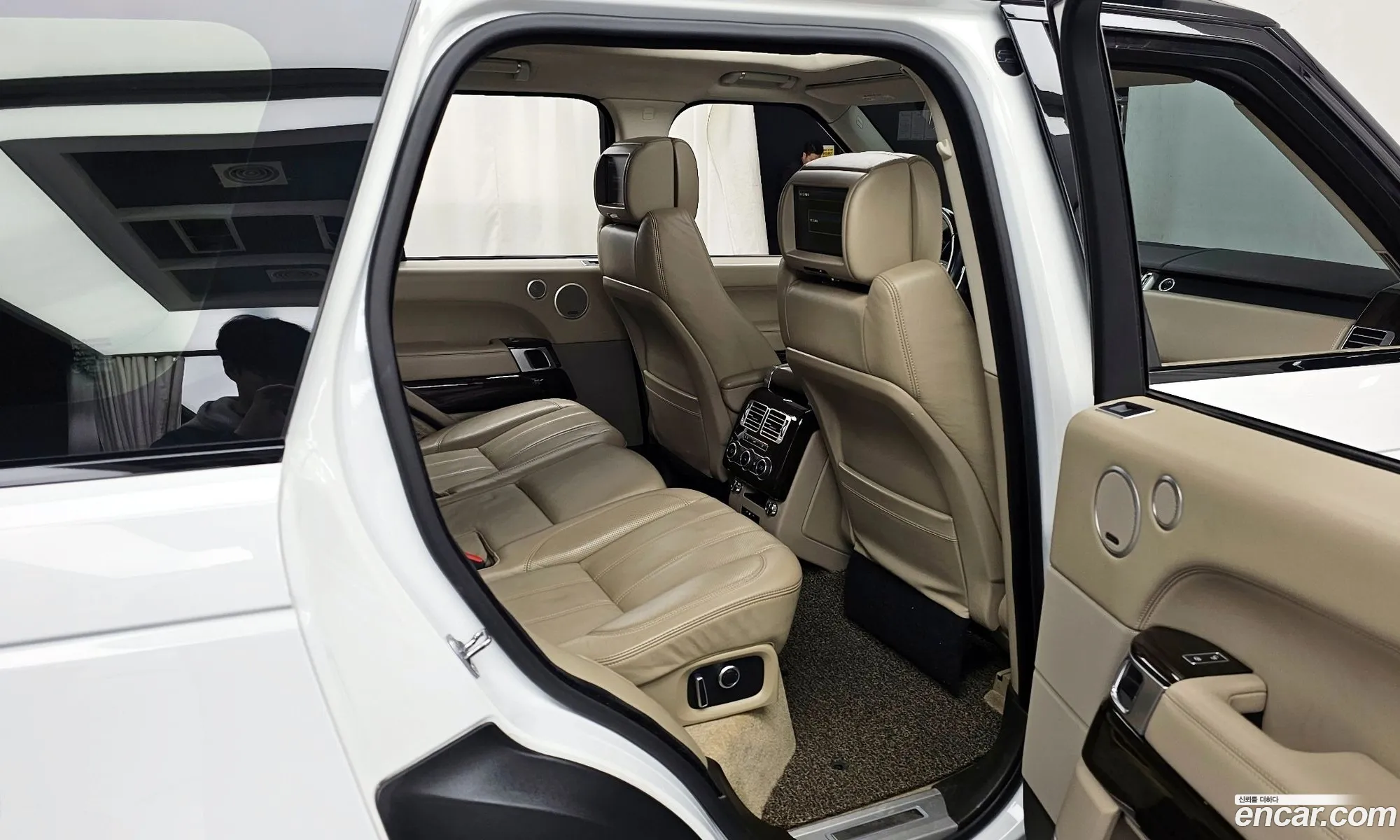 Land Rover Range Rover 2016 SALGA2JF4GA247710 — 17