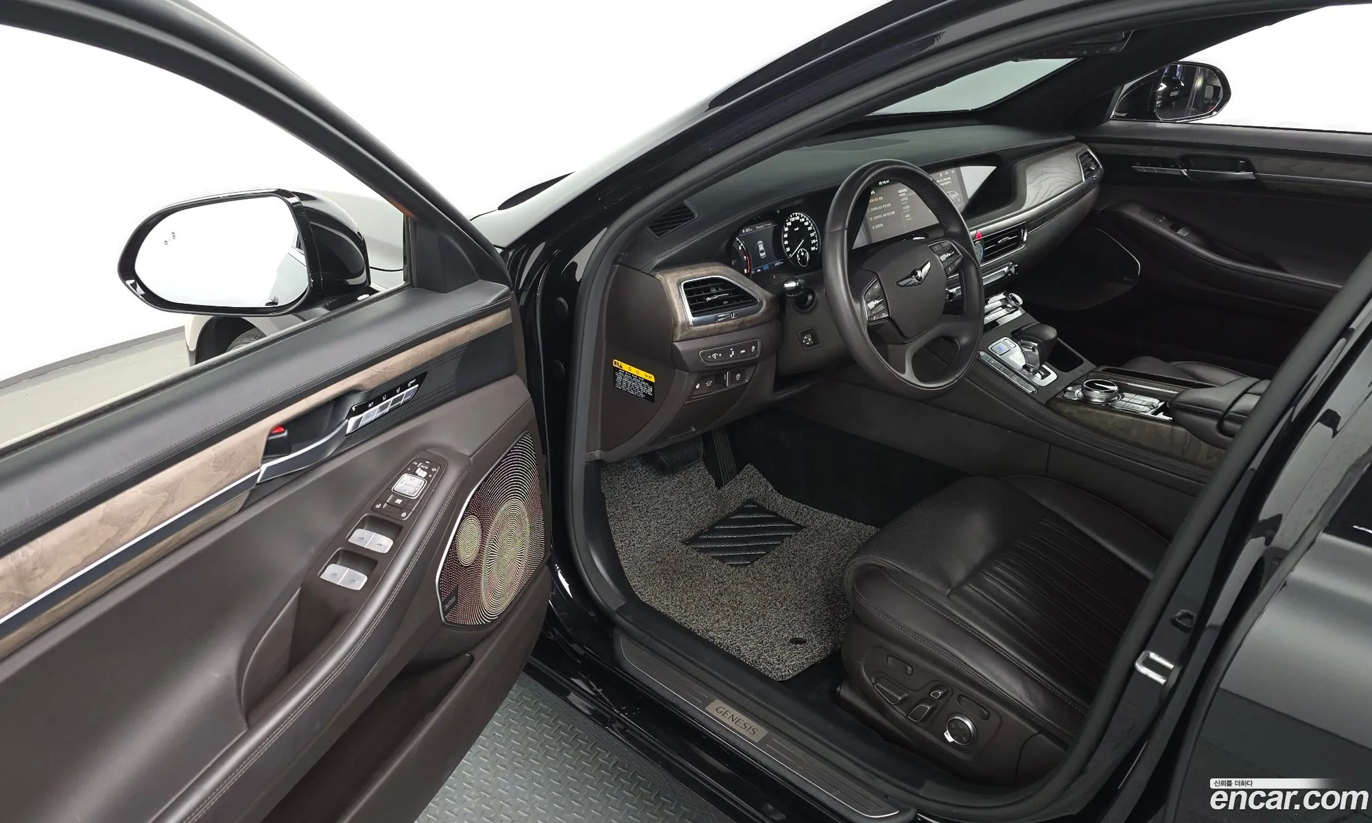 Genesis G90 2020 KMHG341DDMU085545 — 6