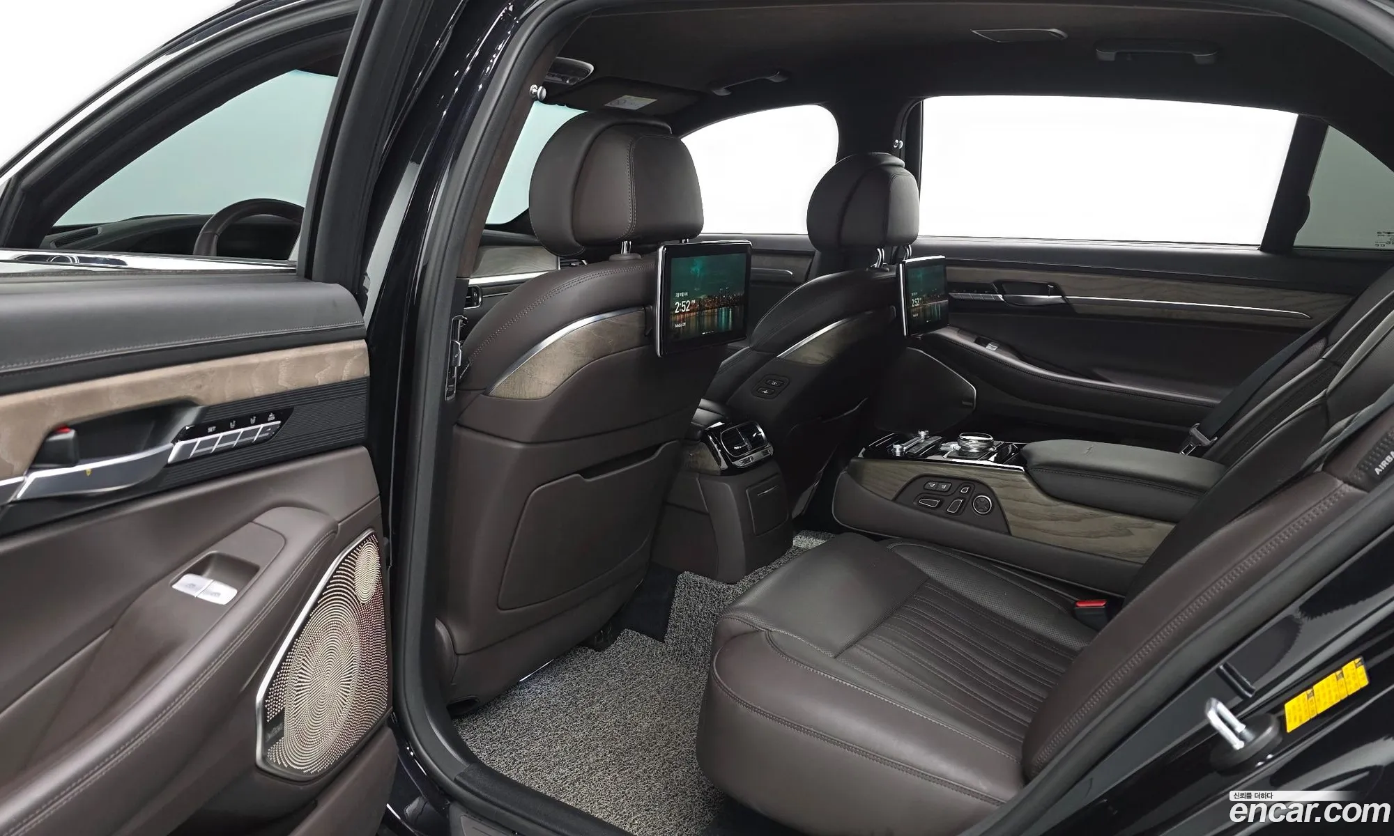 Genesis G90 2020 KMHG341DDMU085545 — 9