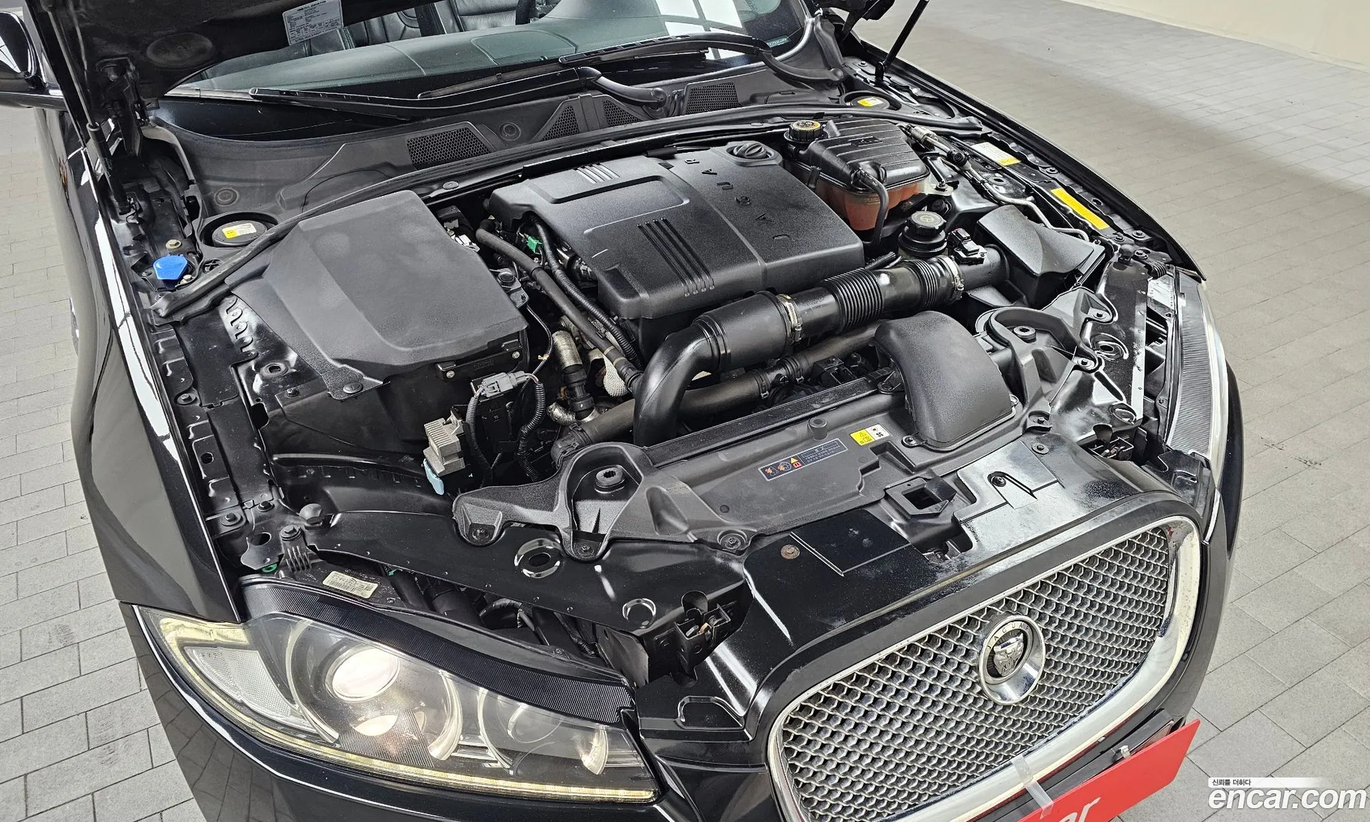 Jaguar XF 2012 — 8