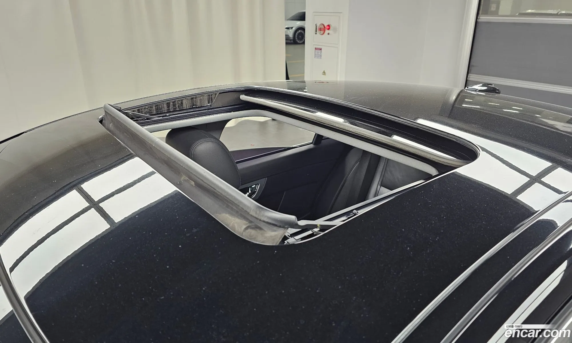 Jaguar XF 2012 — 16