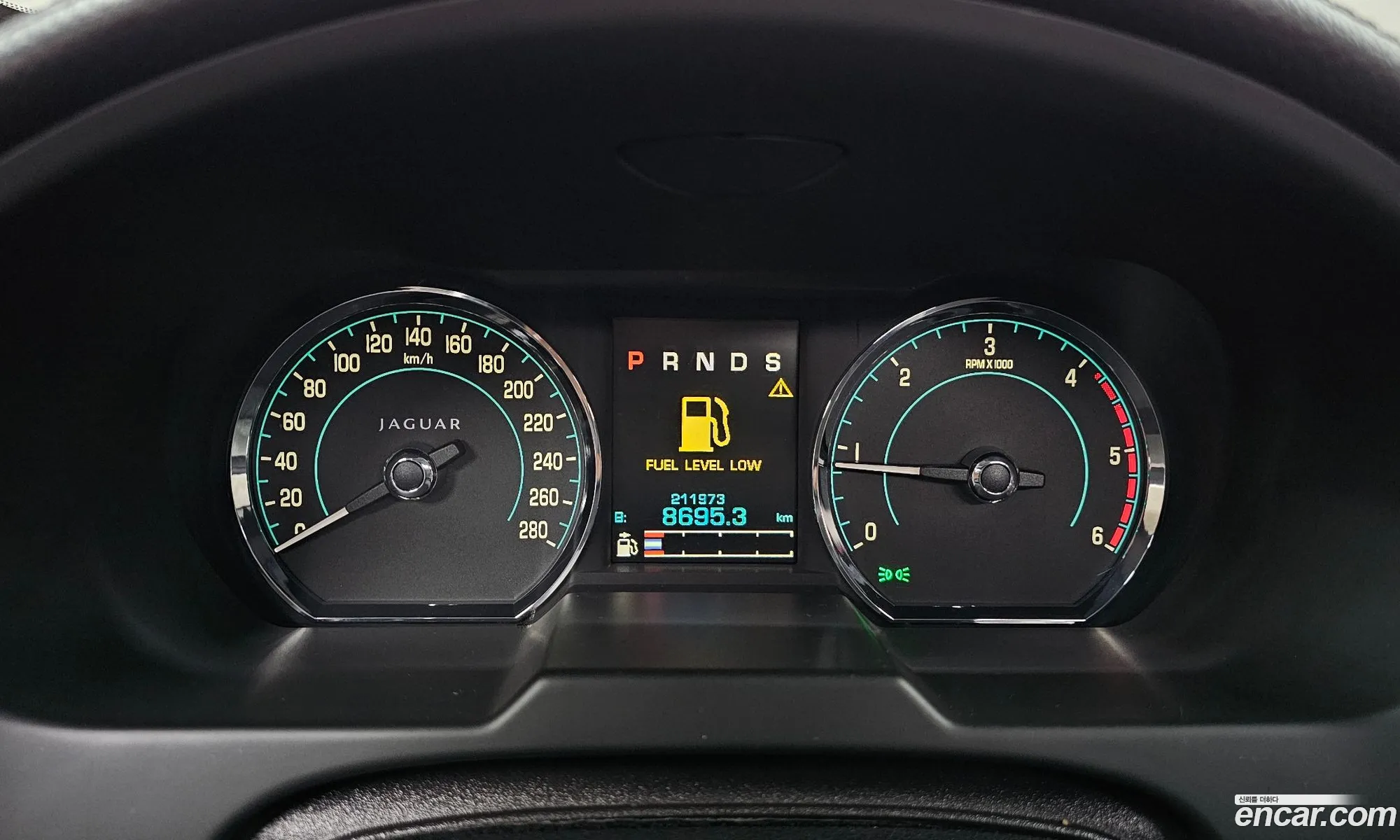 Jaguar XF 2012 — 11