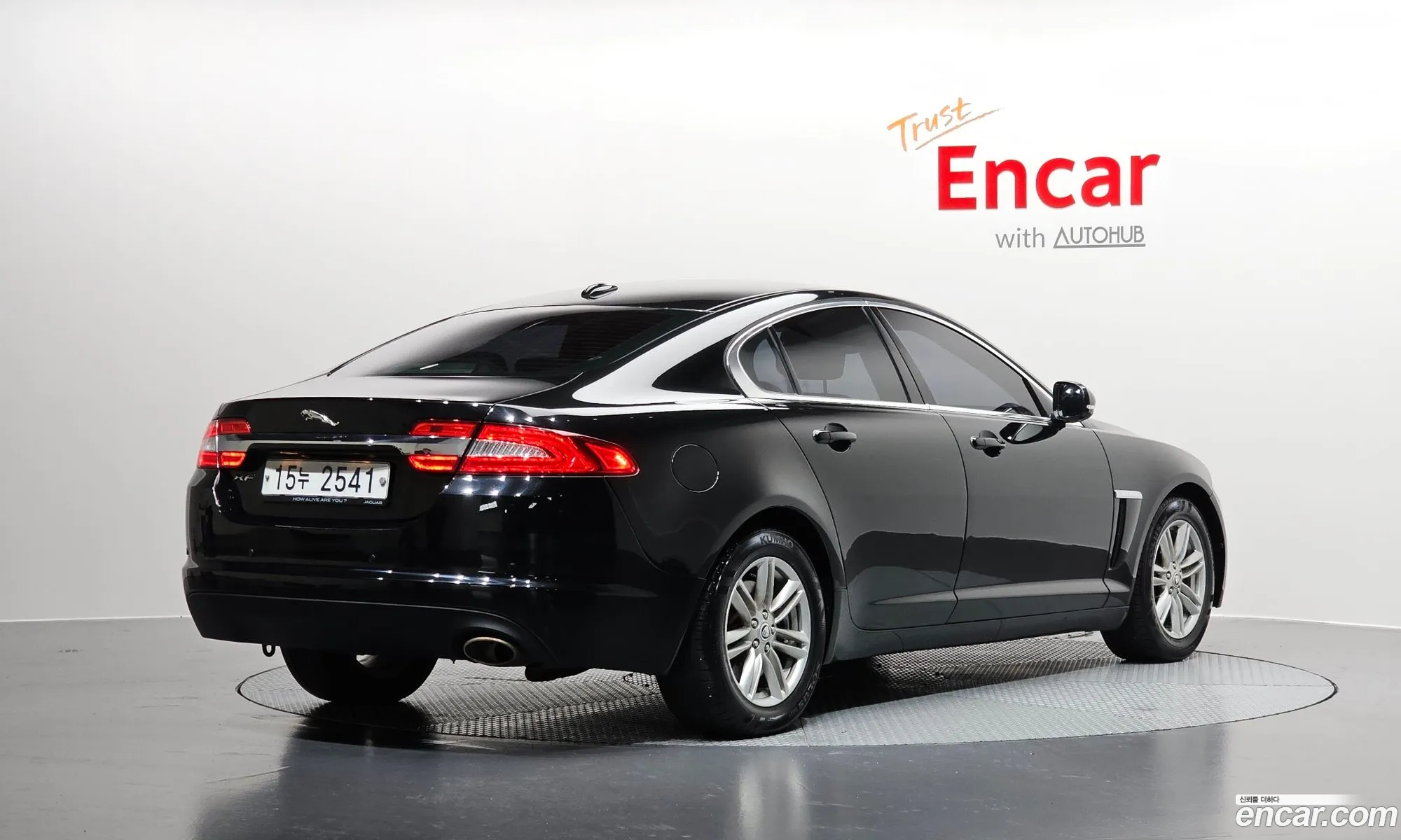 Jaguar XF 2012 — 17