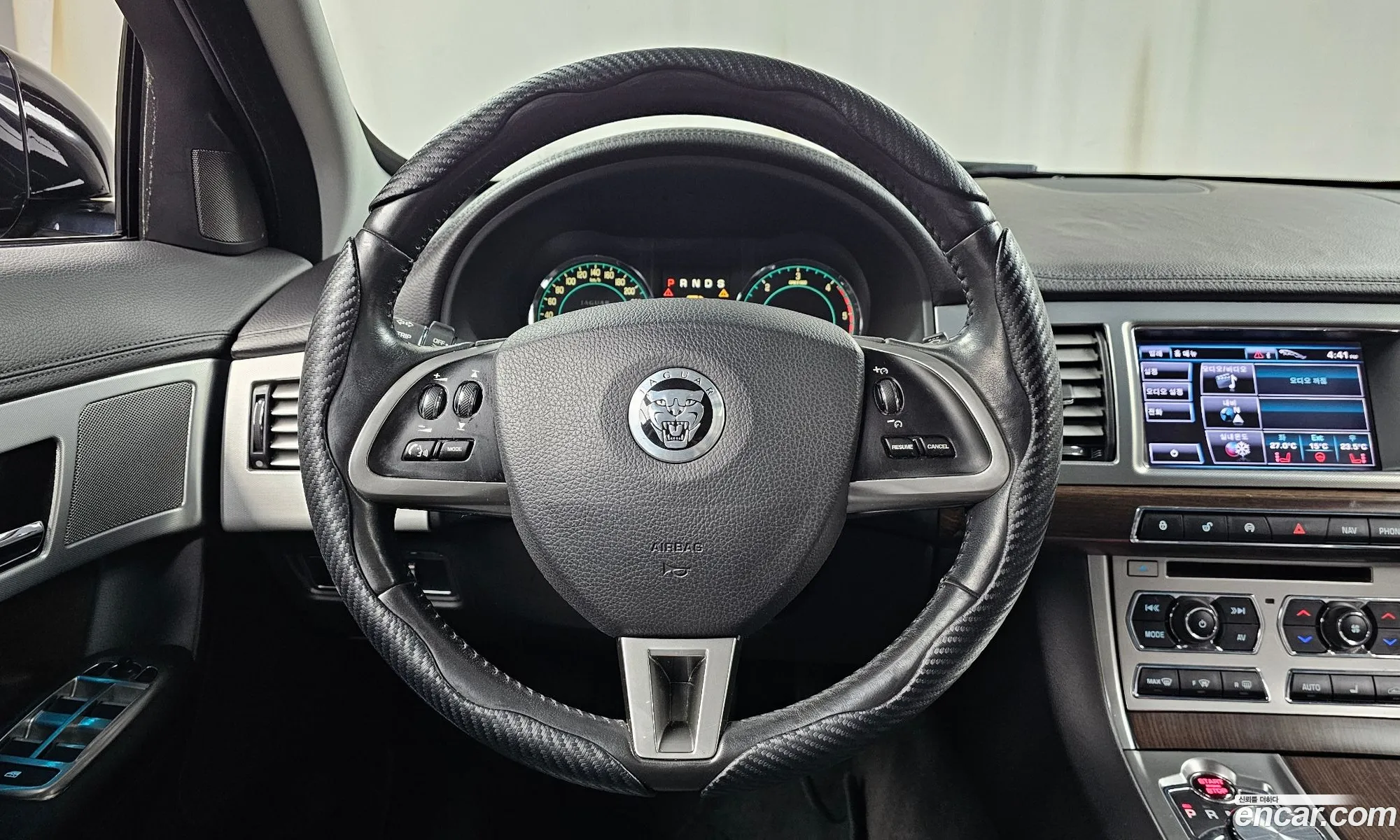 Jaguar XF 2012 — 13