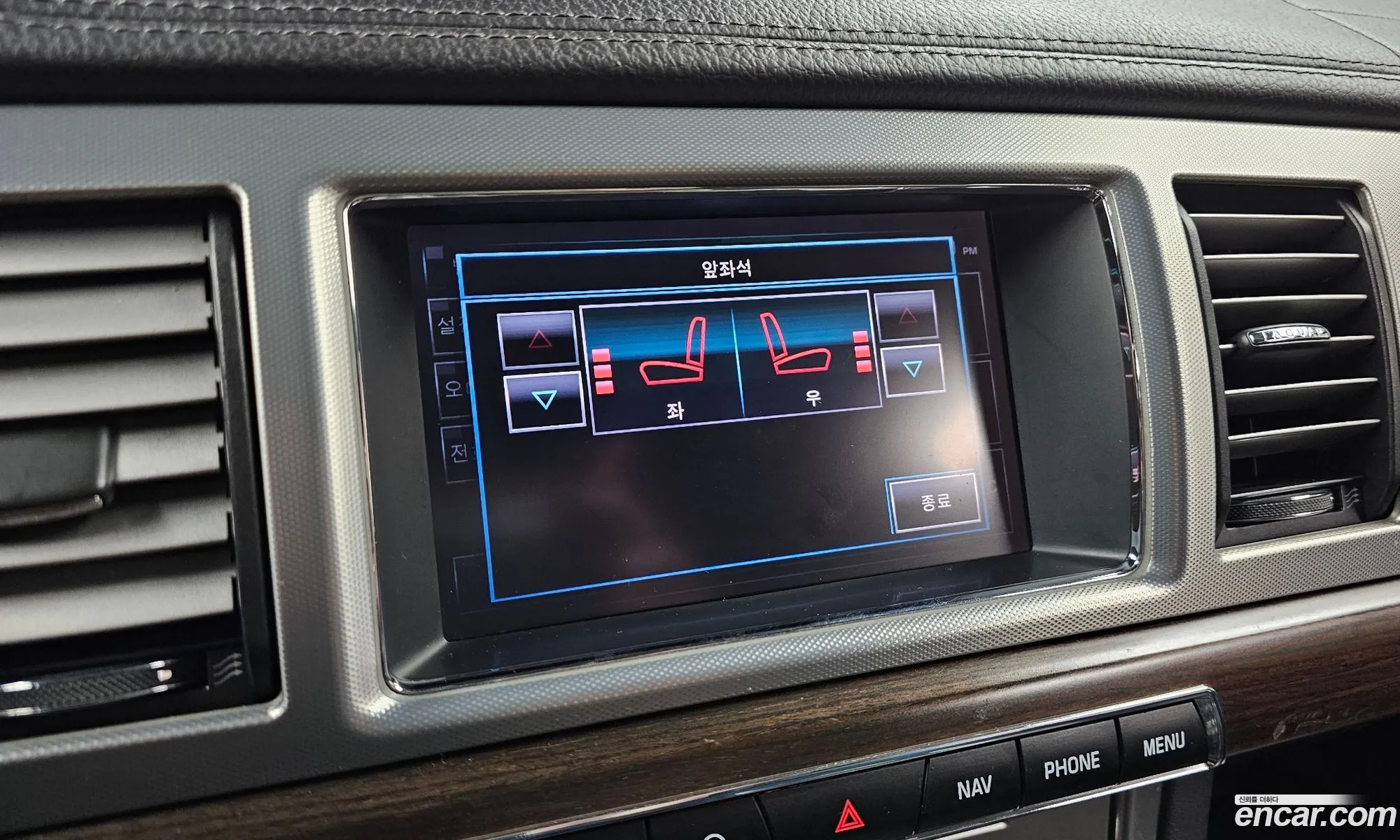 Jaguar XF 2012 — 14
