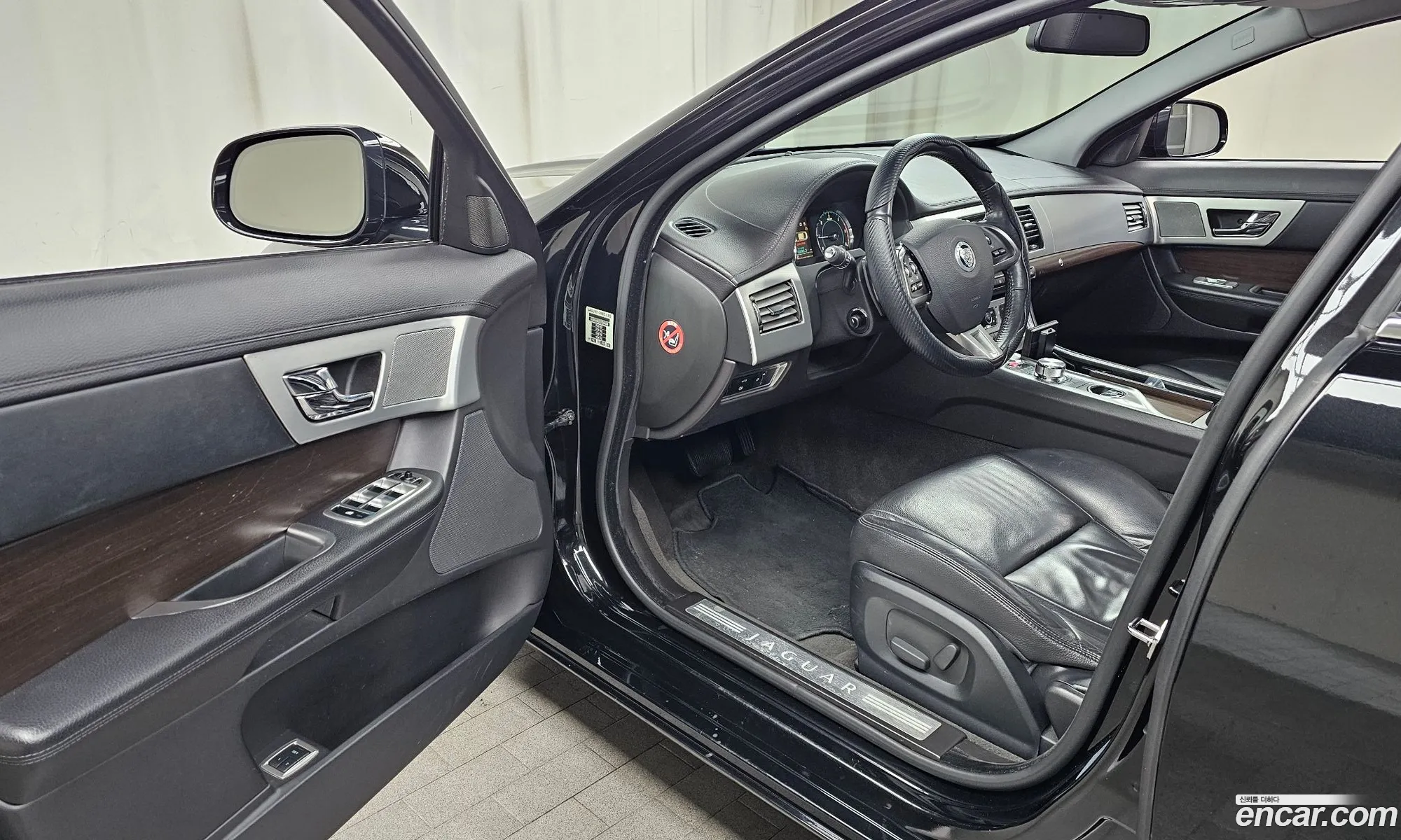 Jaguar XF 2012 — 19