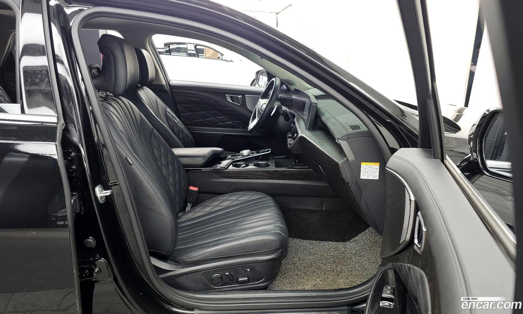 Kia K8 Hybrid 2022 — 7