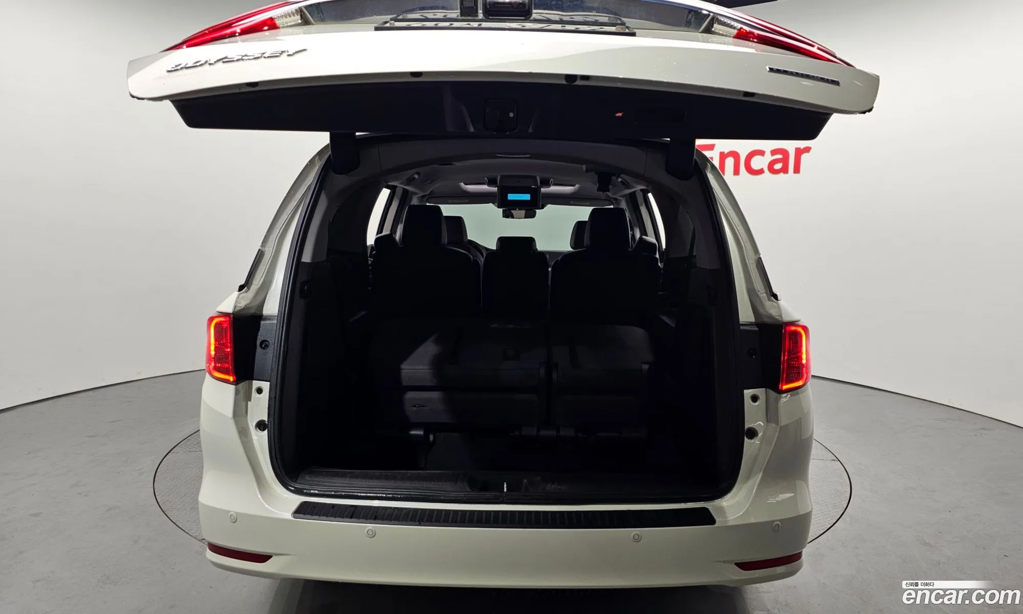 Honda Odyssey 2017 5KBRL6880JB600001 — 4