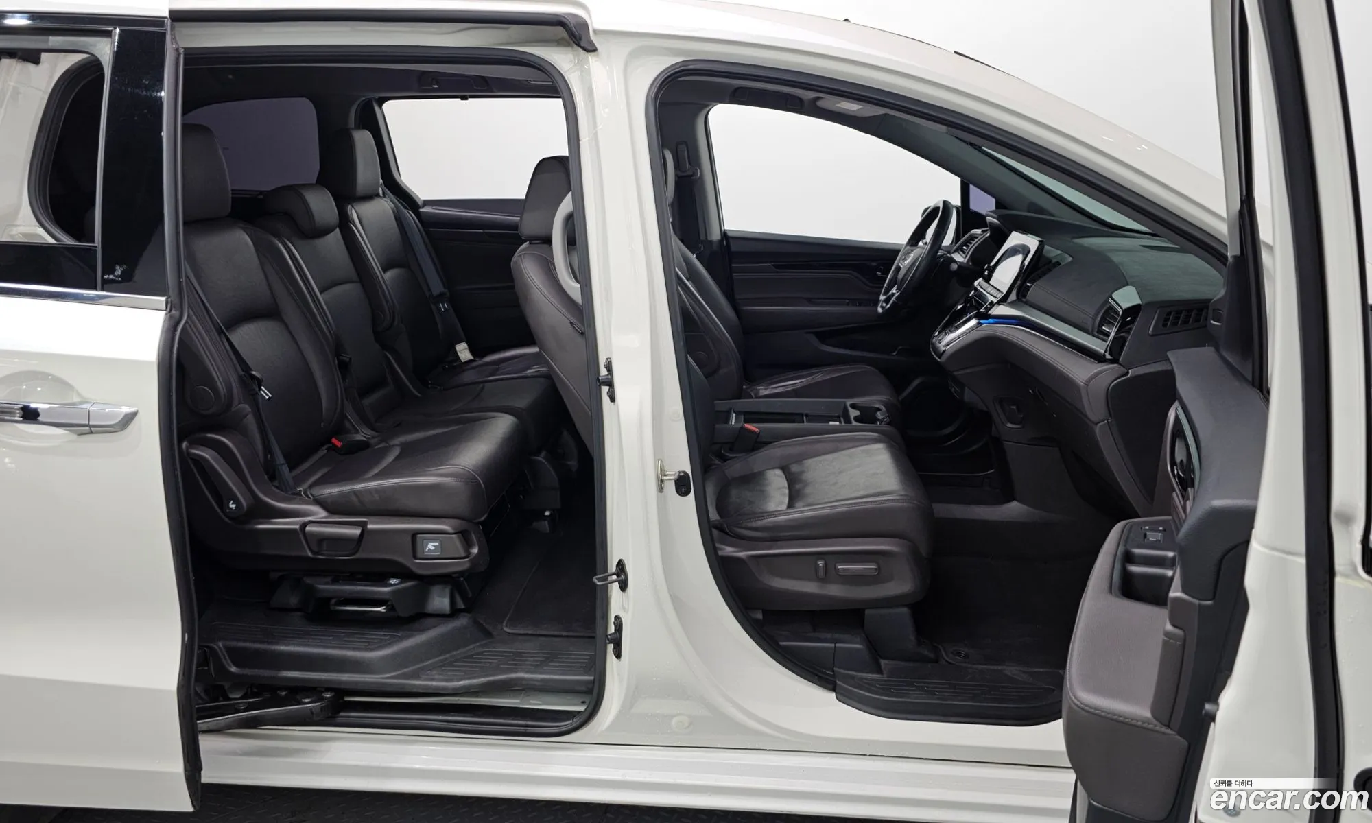Honda Odyssey 2017 5KBRL6880JB600001 — 3
