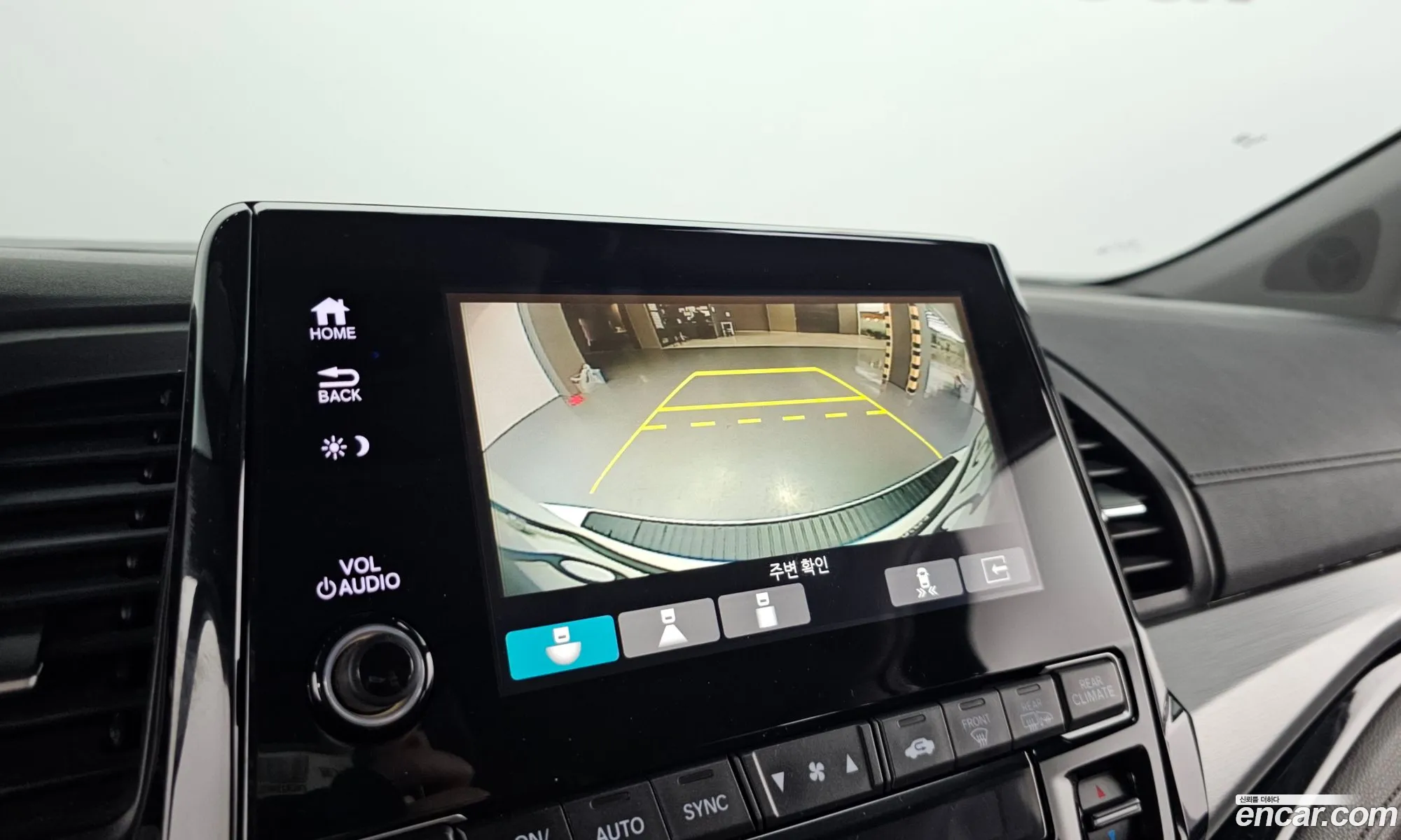 Honda Odyssey 2017 5KBRL6880JB600001 — 7