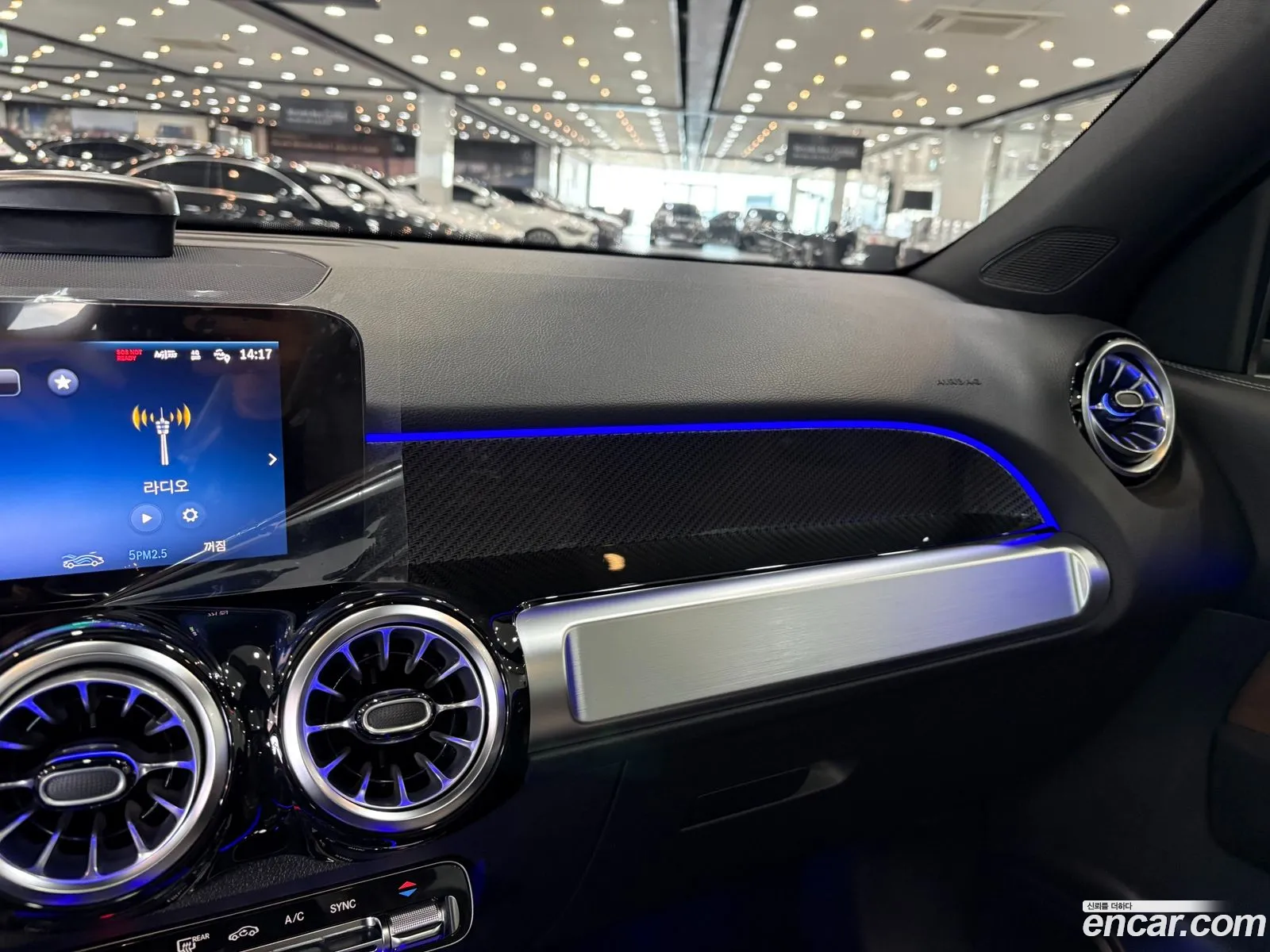 Mercedes-Benz GLB-Class X247 2025 — 12