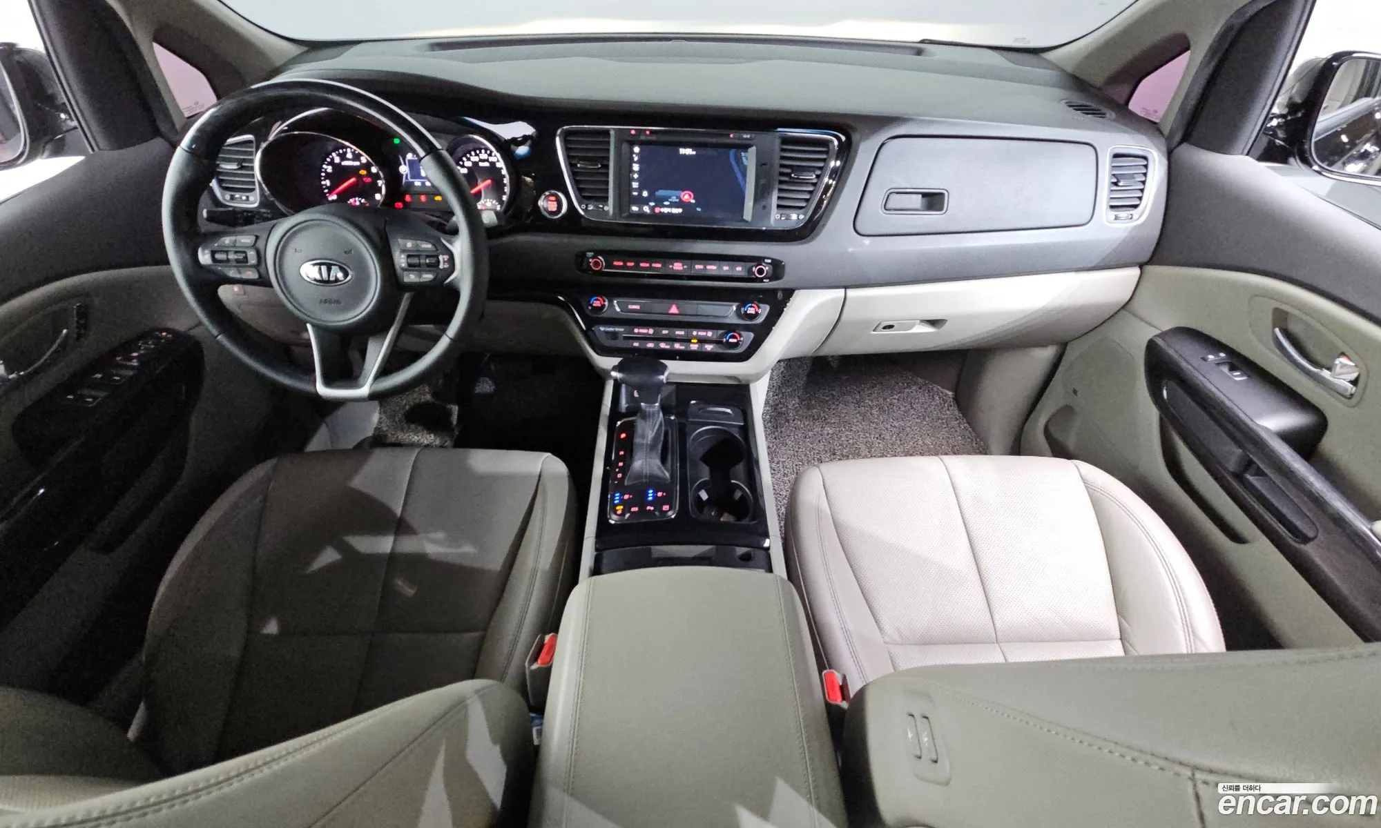 Kia Carnival 2017 — 2