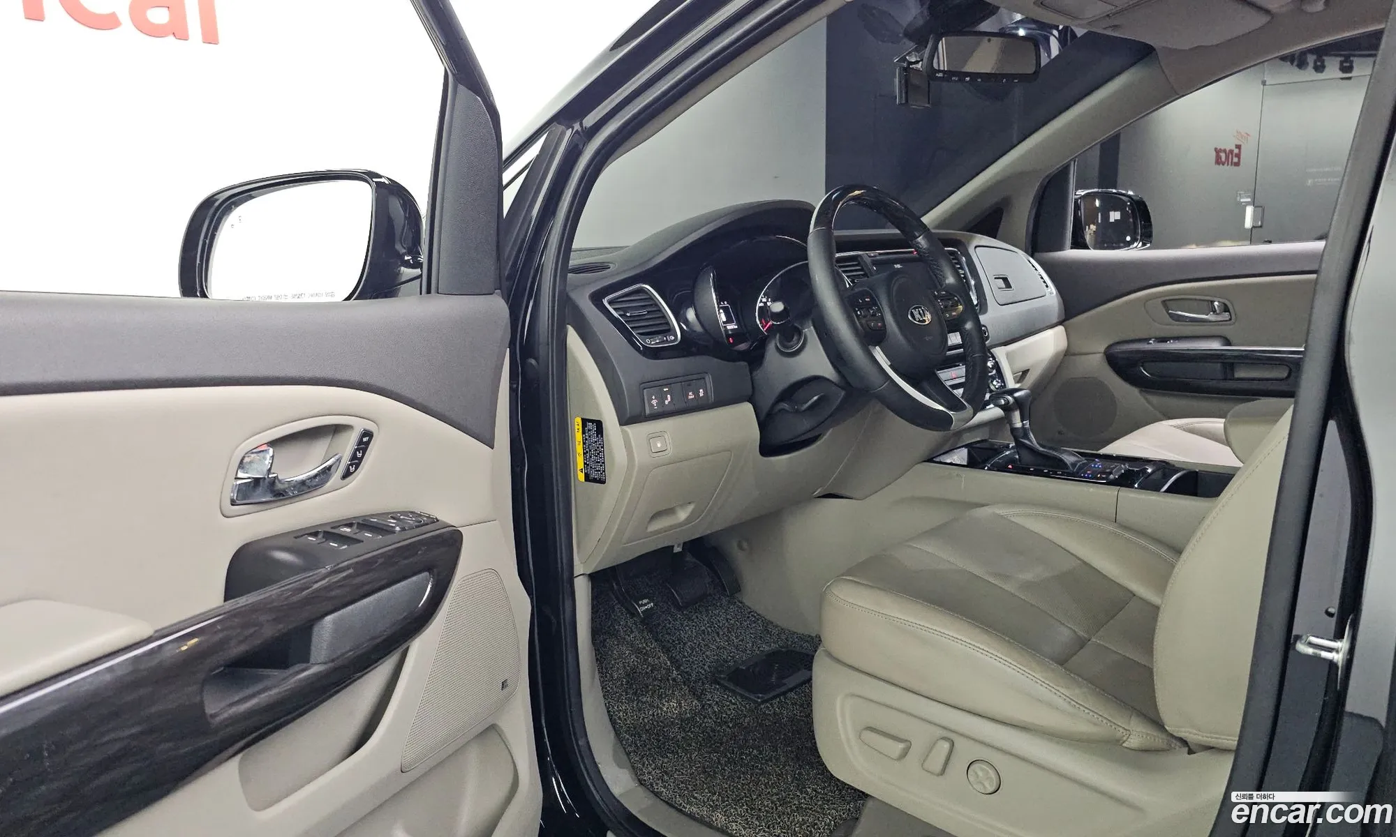 Kia Carnival 2017 — 10