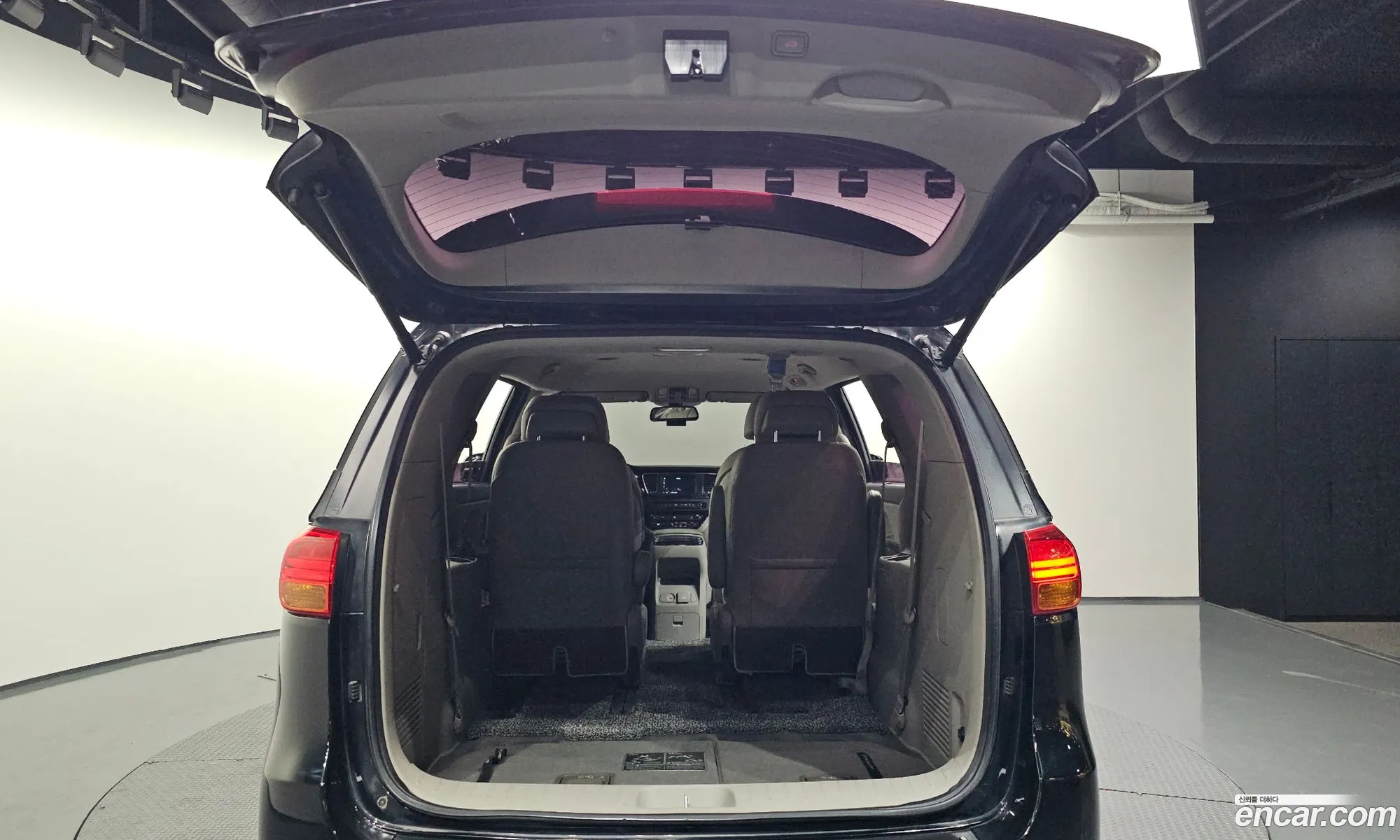 Kia Carnival 2017 — 12