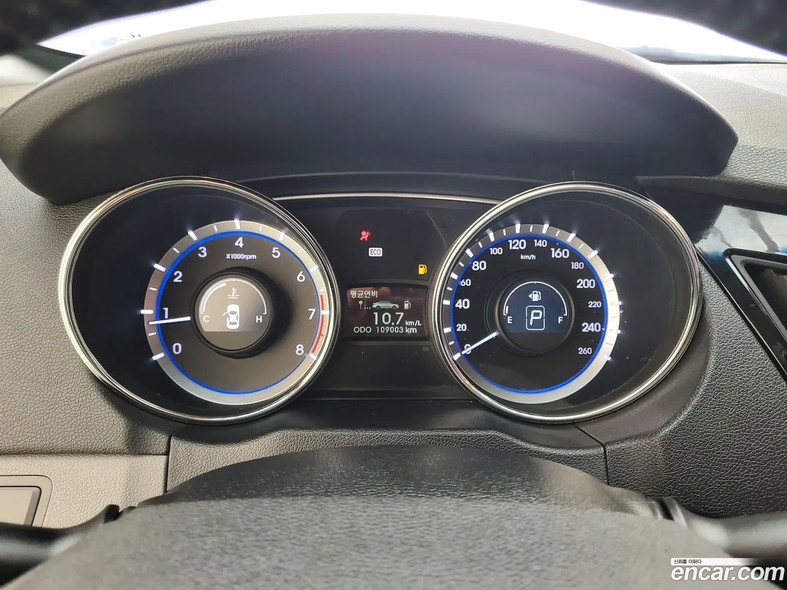 Hyundai YF Sonata 2009 — 2