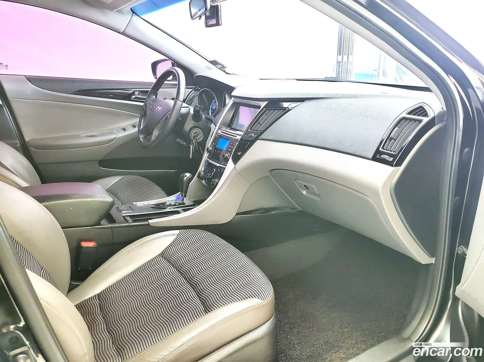 Hyundai YF Sonata 2009 — 13