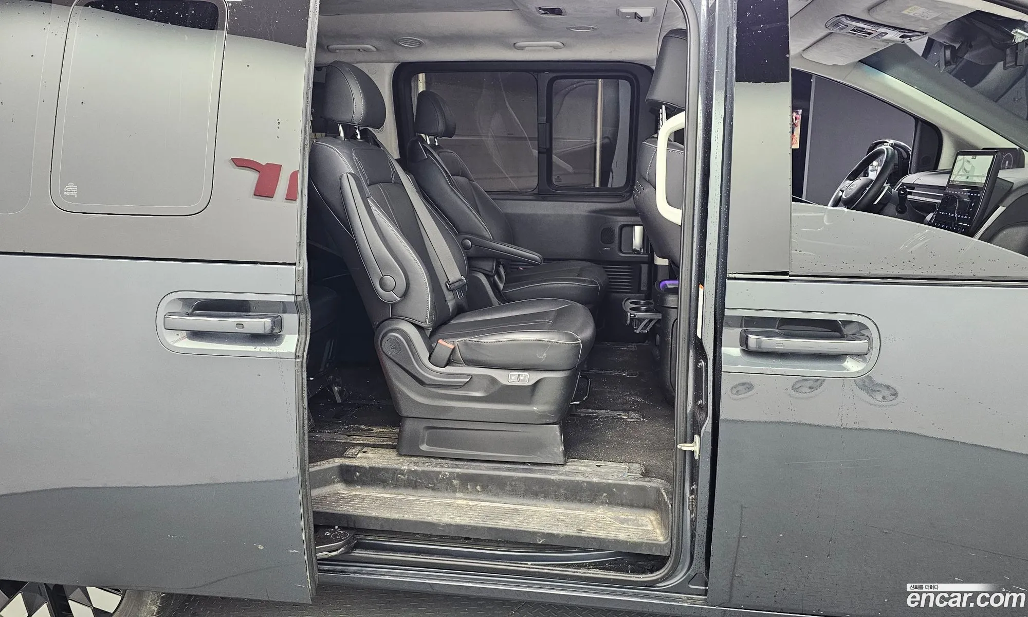 Hyundai Staria 2024 — 2