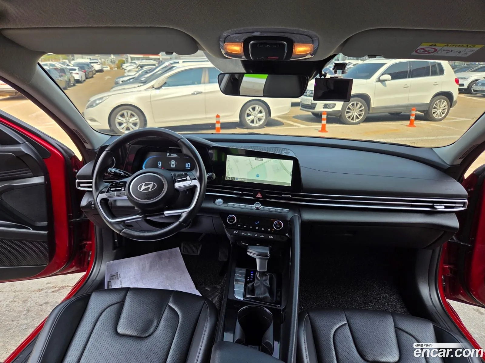 Hyundai Elantra 2023 — 17
