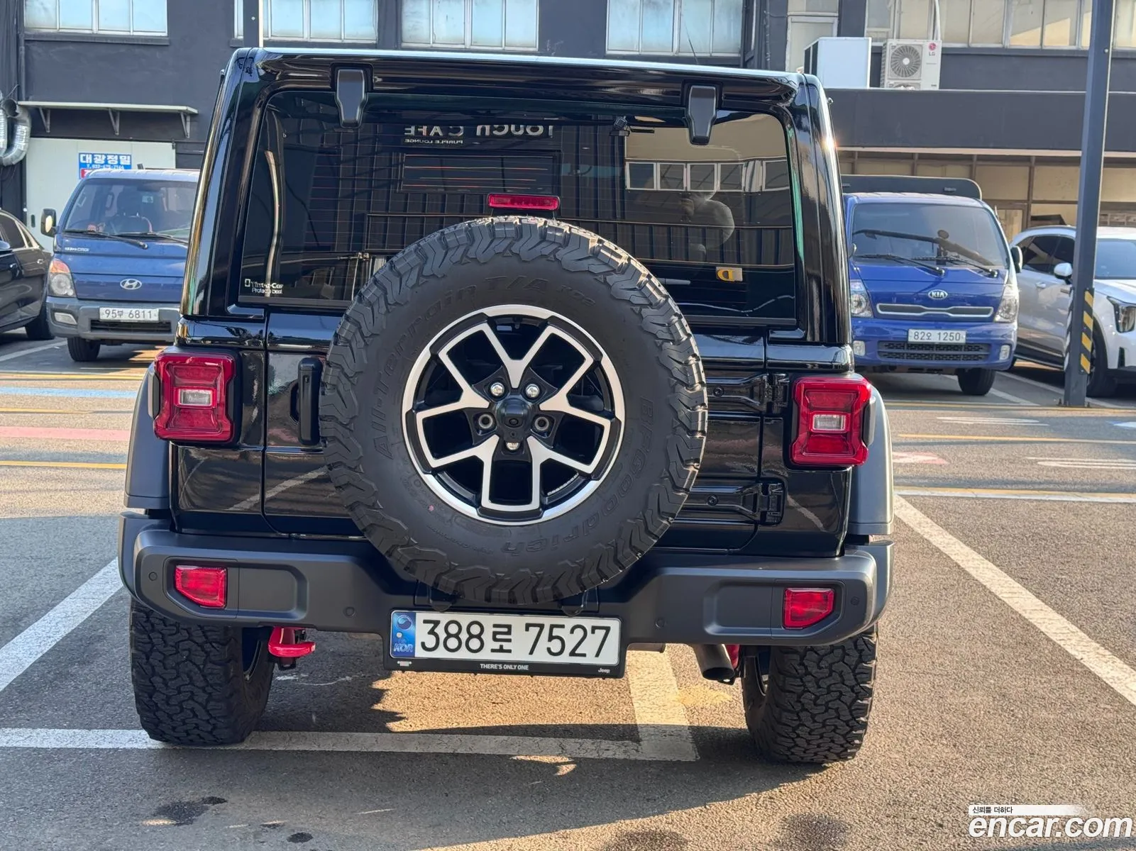 Jeep Wrangler 2024 — 4