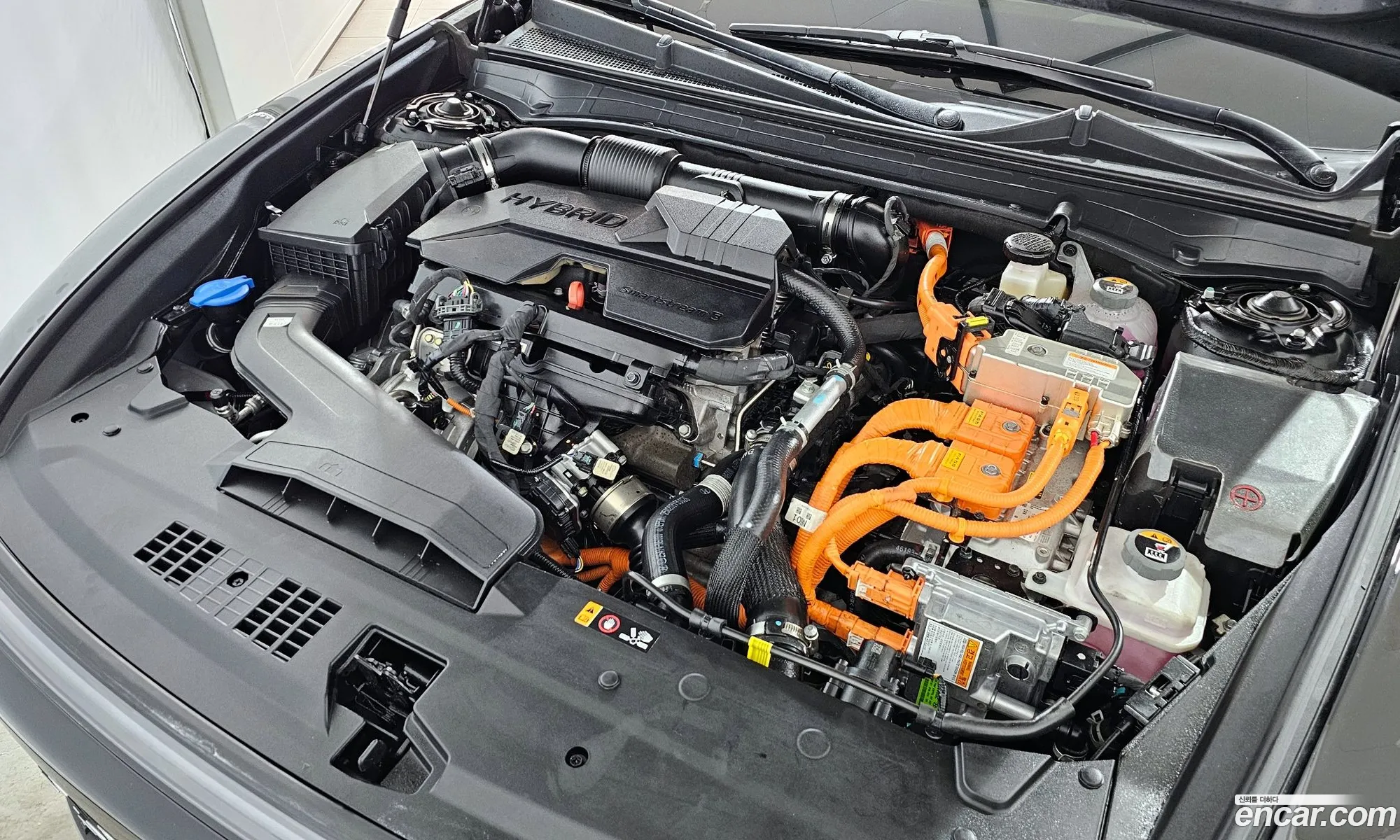 Hyundai Grandeur Hybrid 2025 — 4