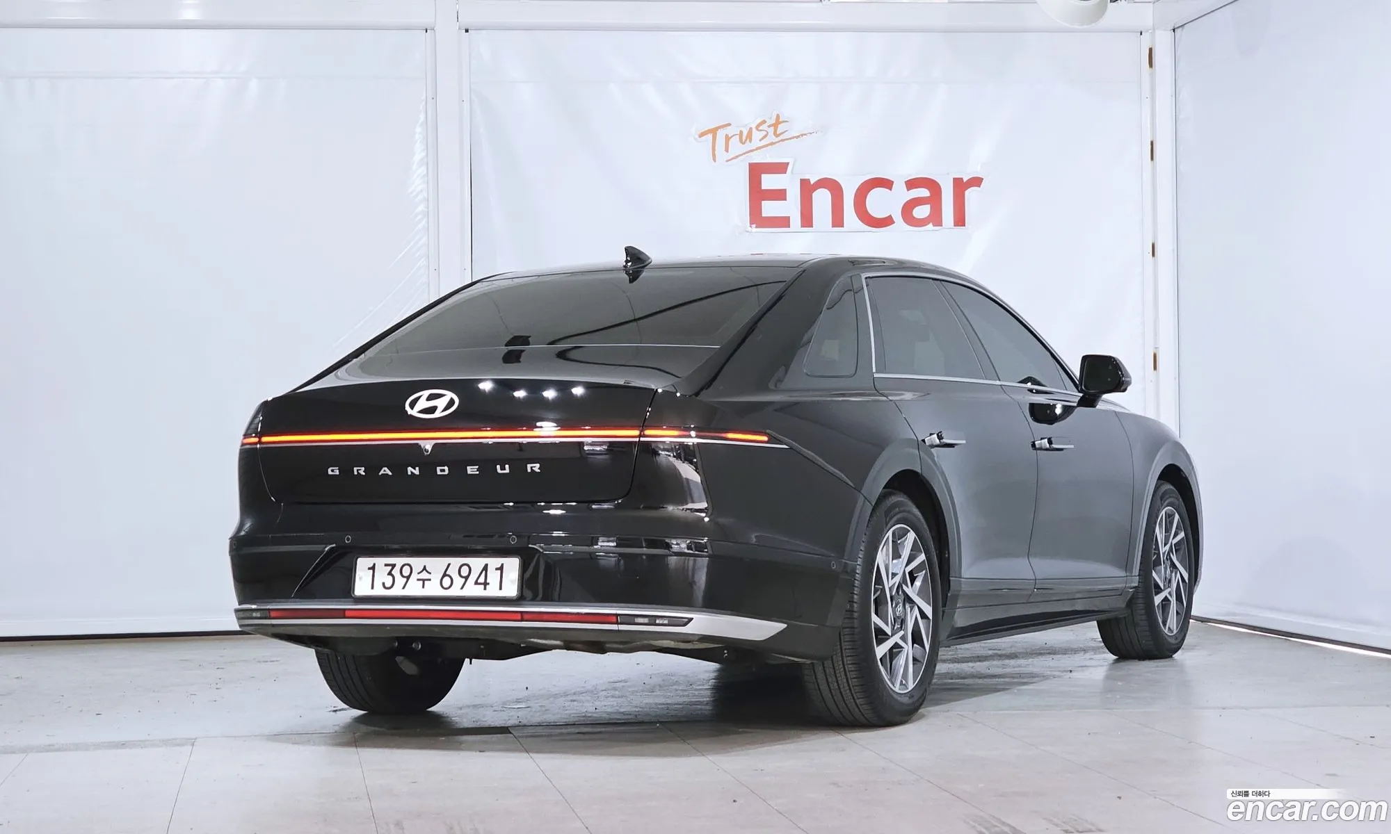 Hyundai Grandeur Hybrid 2025 — 10