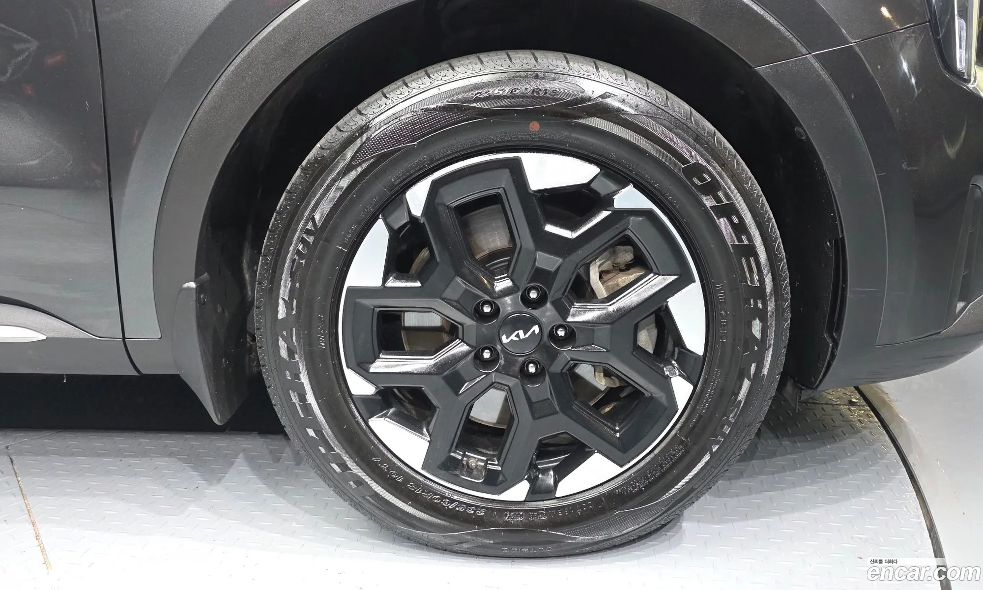 Kia Sorento 2023 KNARG81BHRA246969 — 4