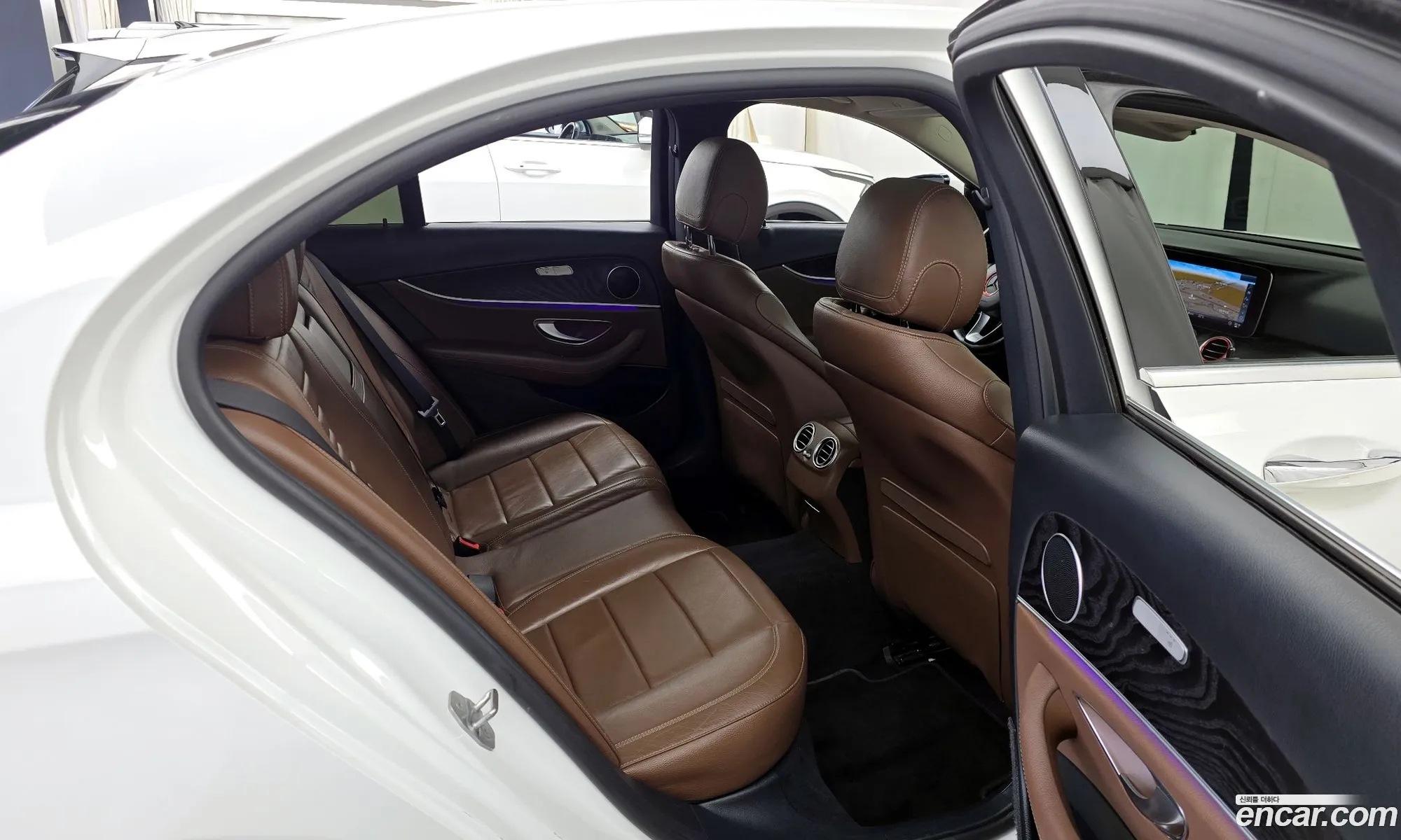 Mercedes-Benz E-Class W213 2016 WDDZF4JB0HA114427 — 11