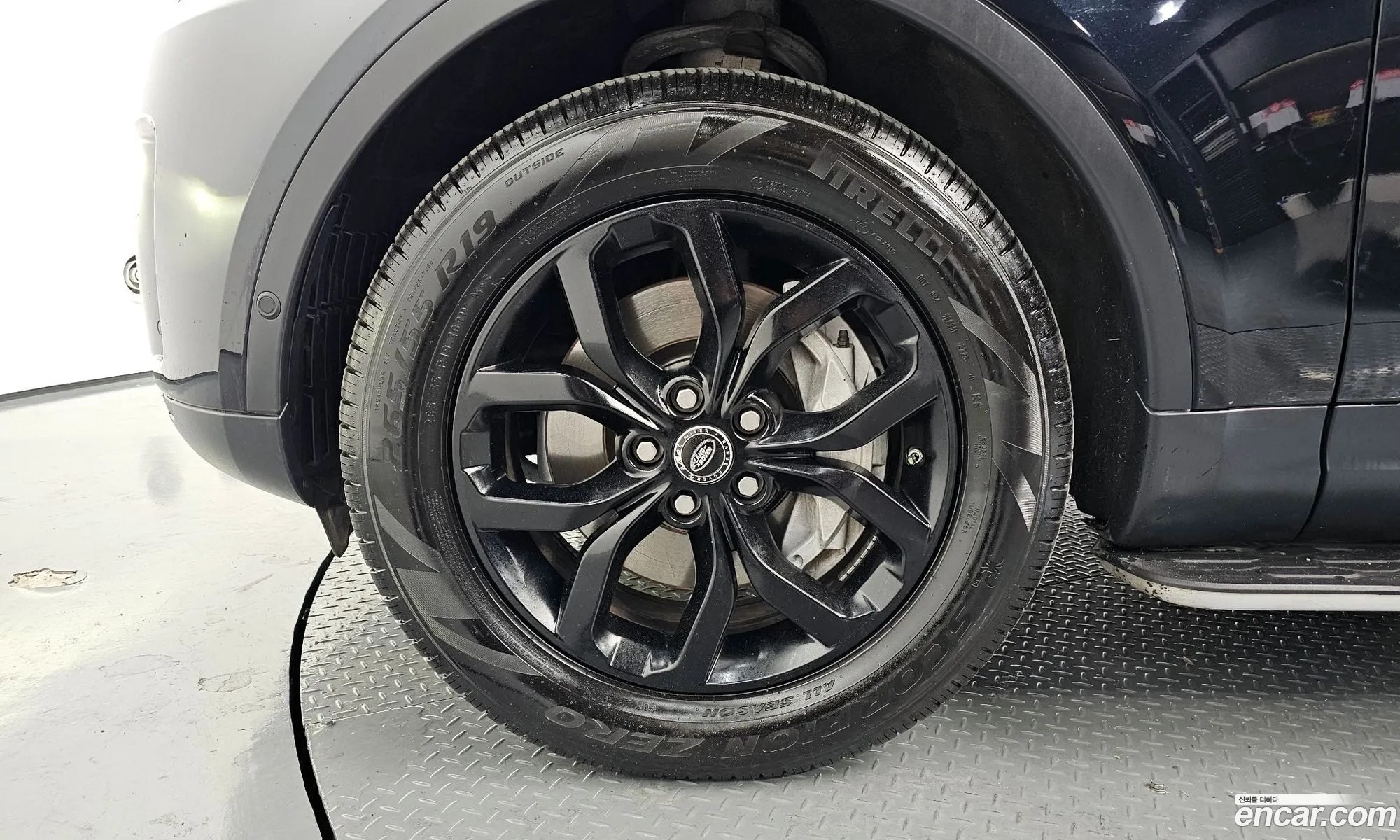 Land Rover Discovery 5 2019 — 17