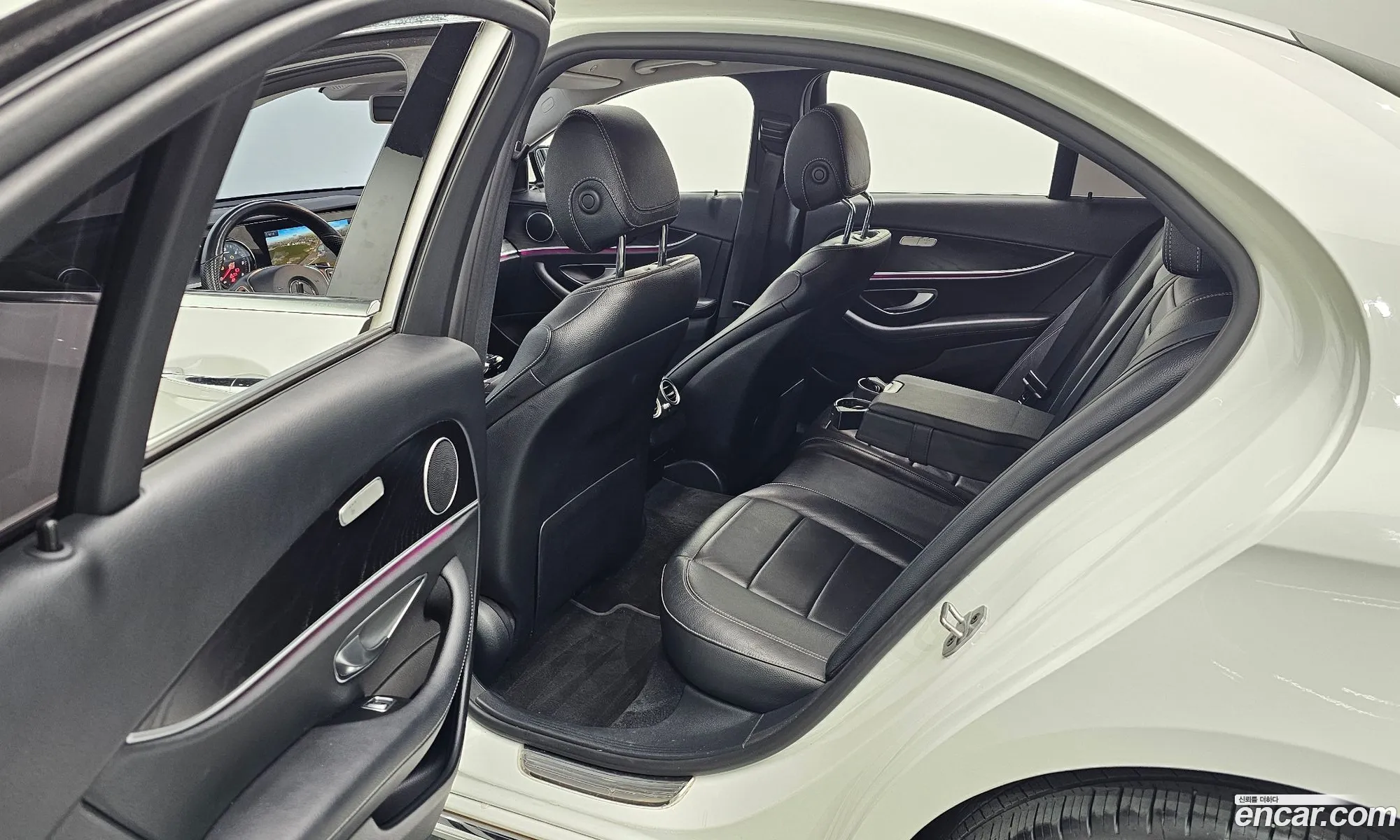 Mercedes-Benz E-Class W213 2018 — 17