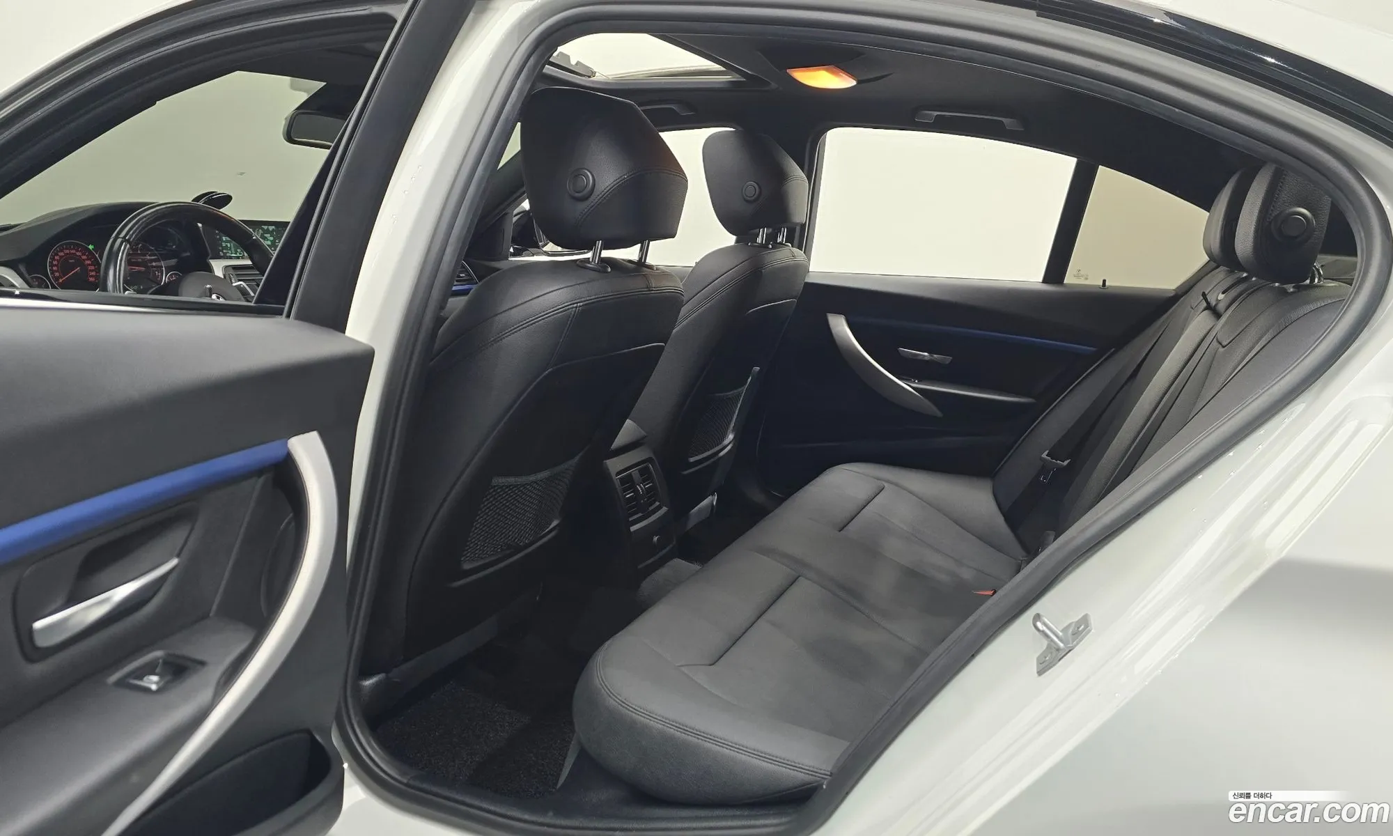 BMW 3 Series 2018 WBA8A9105JAE91017 — 7
