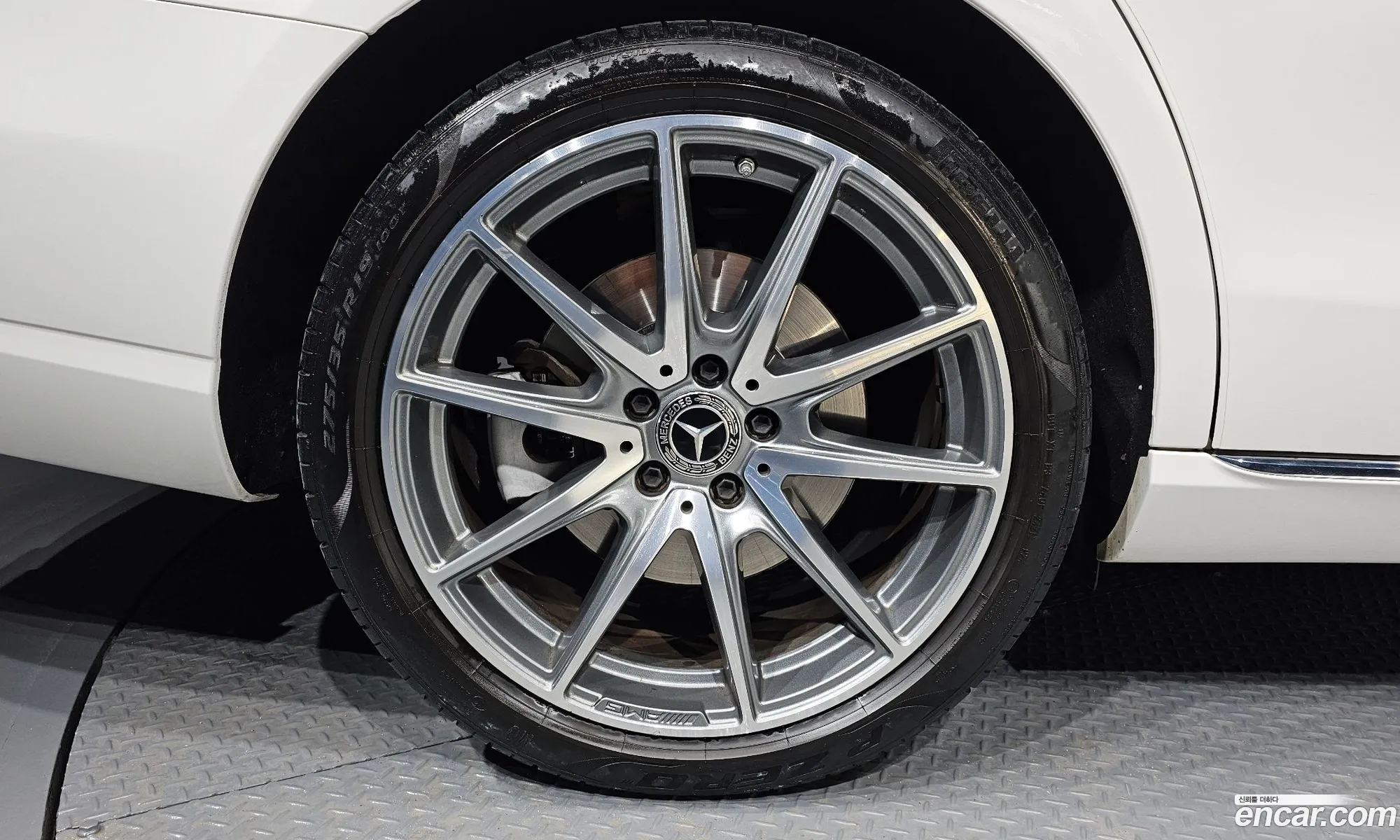 Mercedes-Benz E-Class W213 2022 — 19