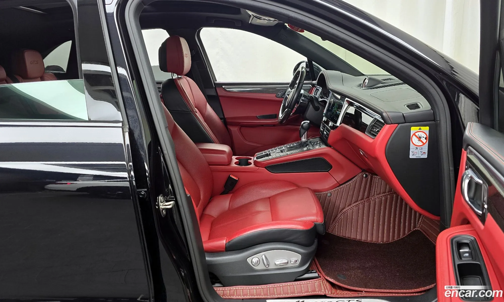 Porsche Macan 2018 — 19