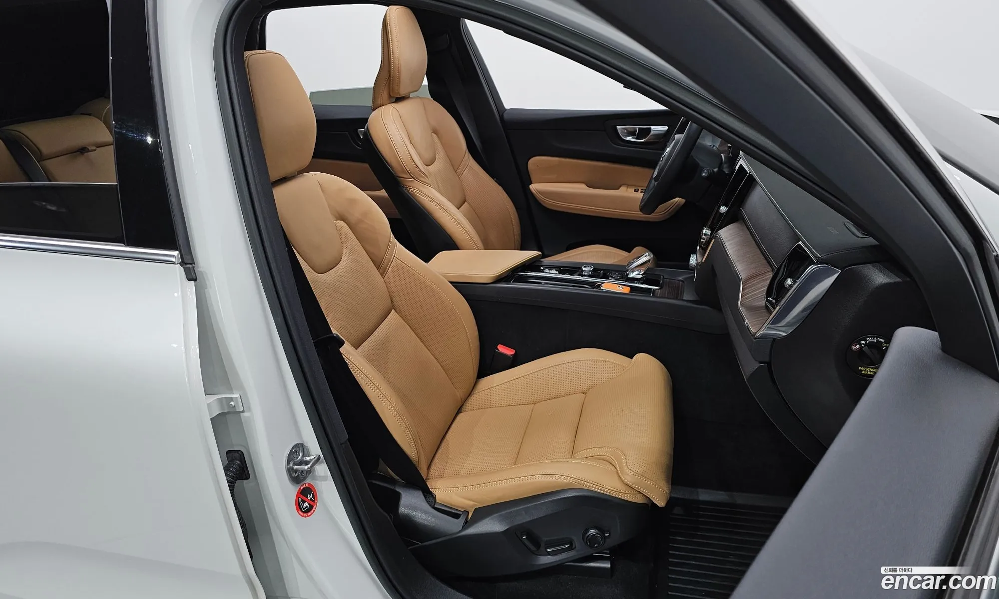 Volvo XC60 2022 YV1UZ062CN1075318 — 3