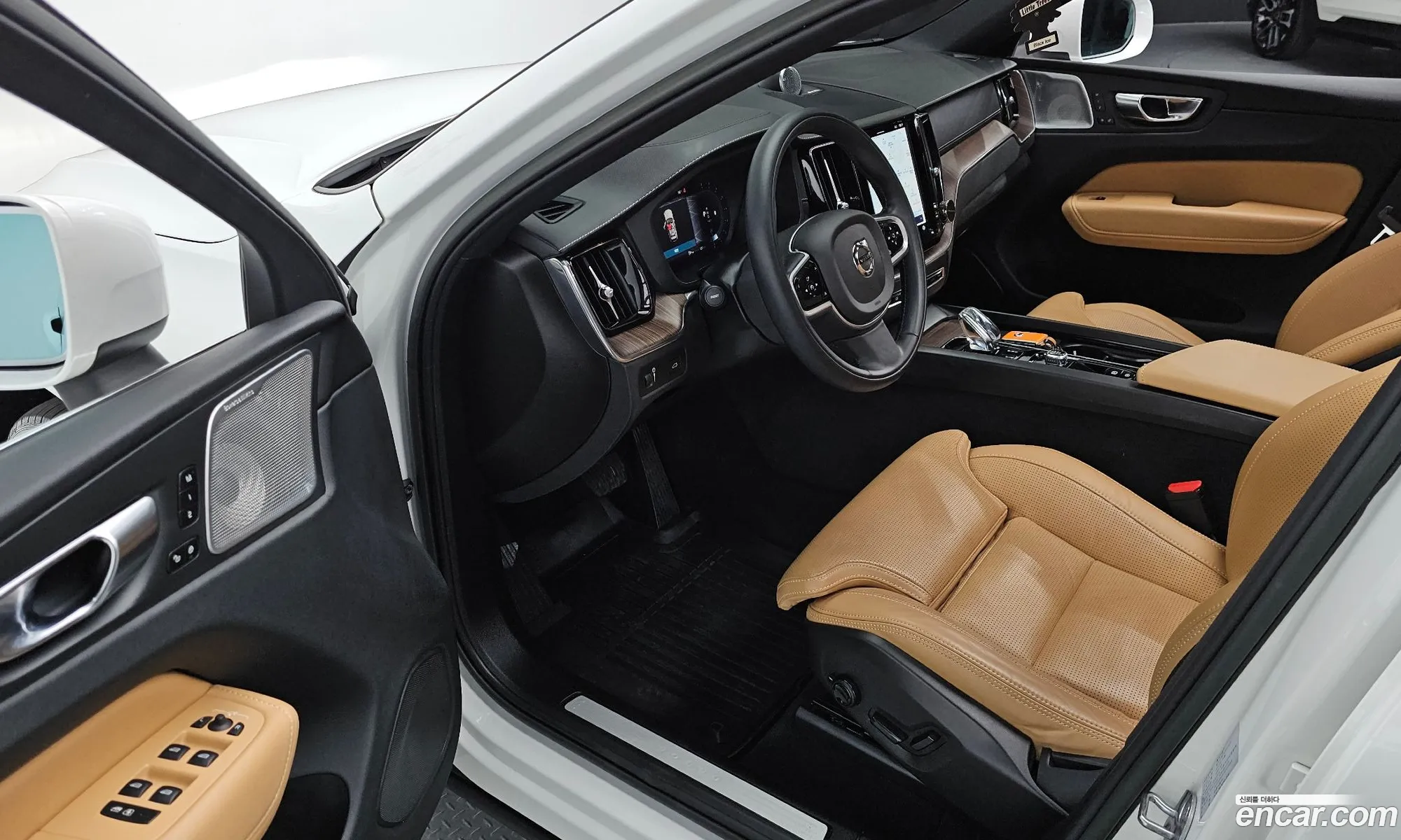 Volvo XC60 2022 YV1UZ062CN1075318 — 10