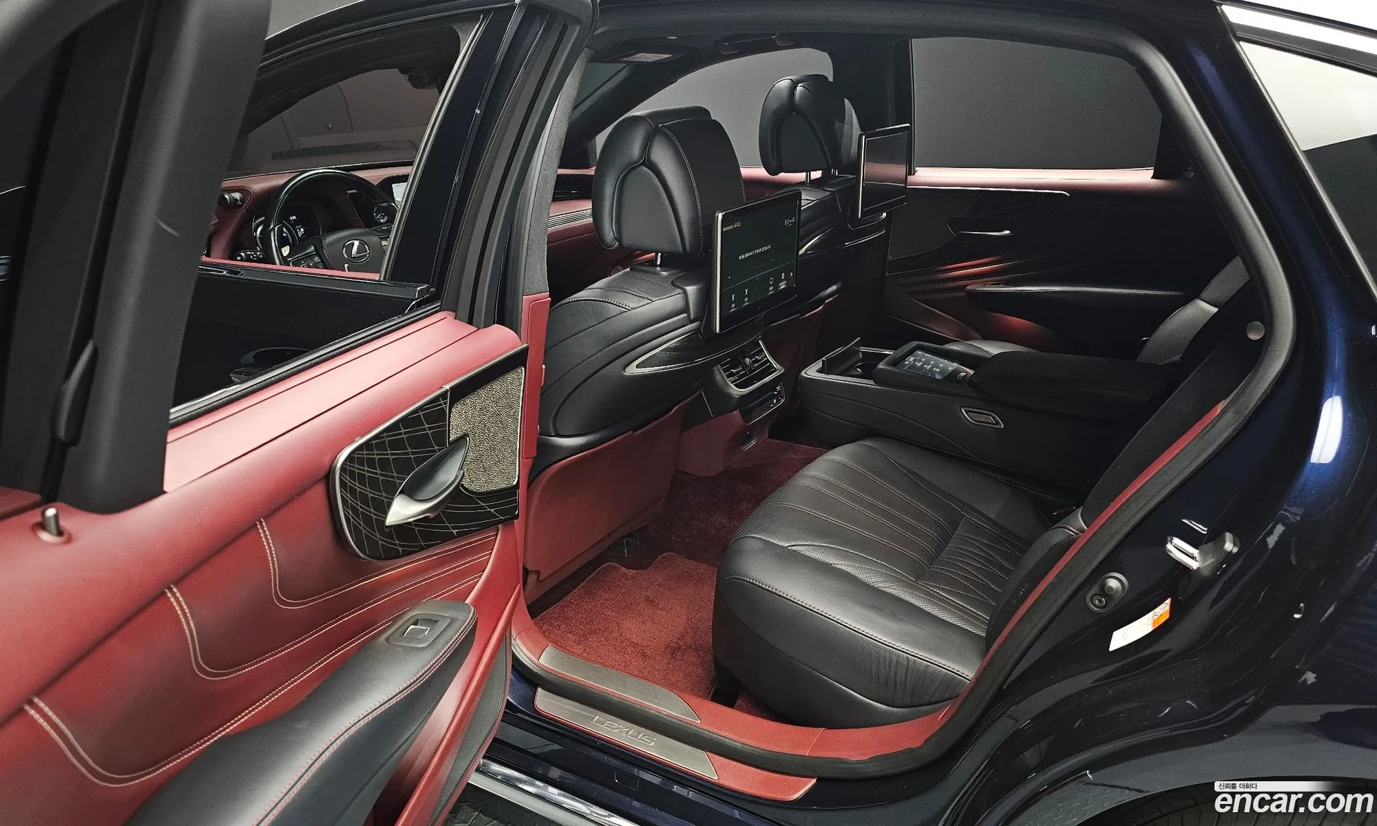 Lexus LS500h 2022 JTHEYLGF2N5002173 — 8