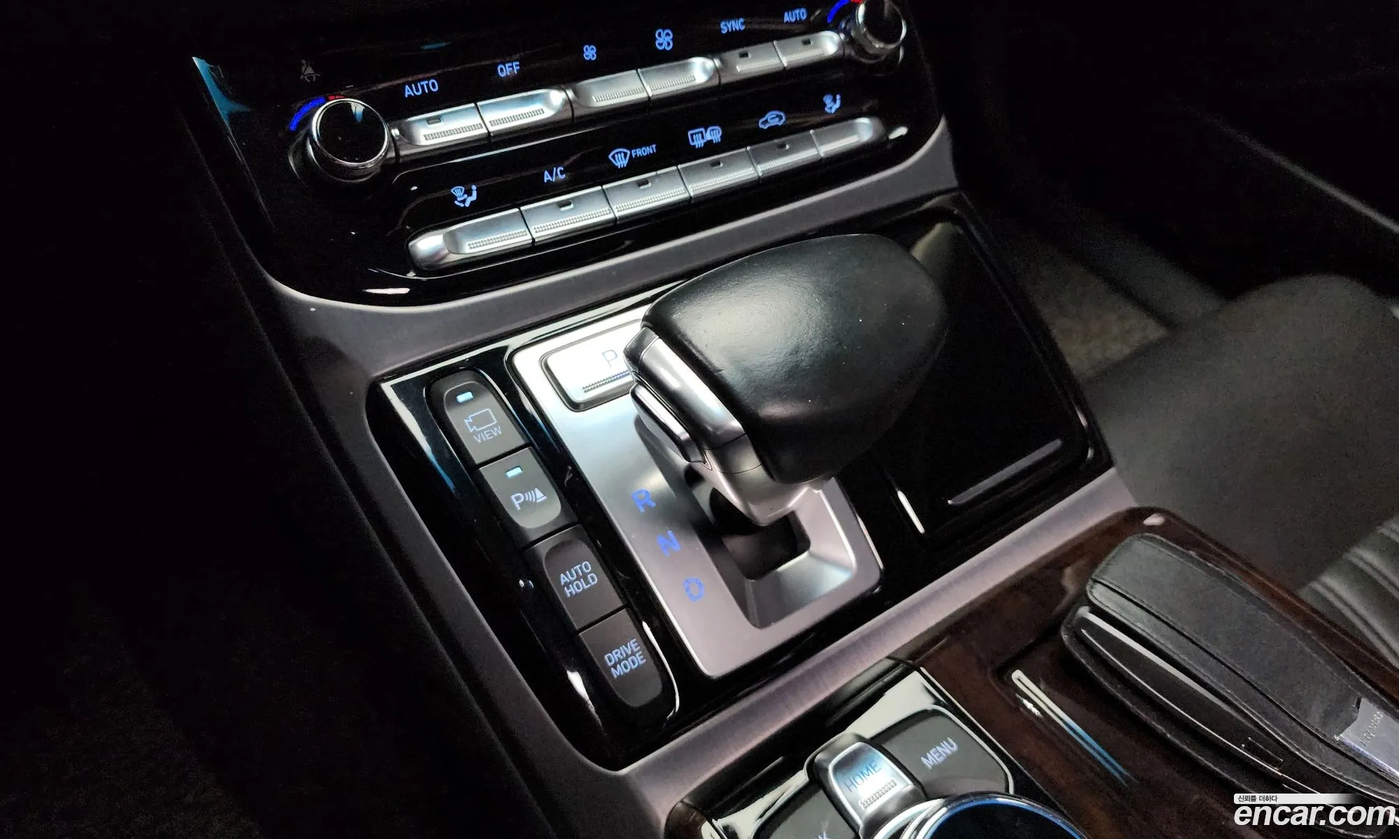 Genesis EQ900 2016 — 17