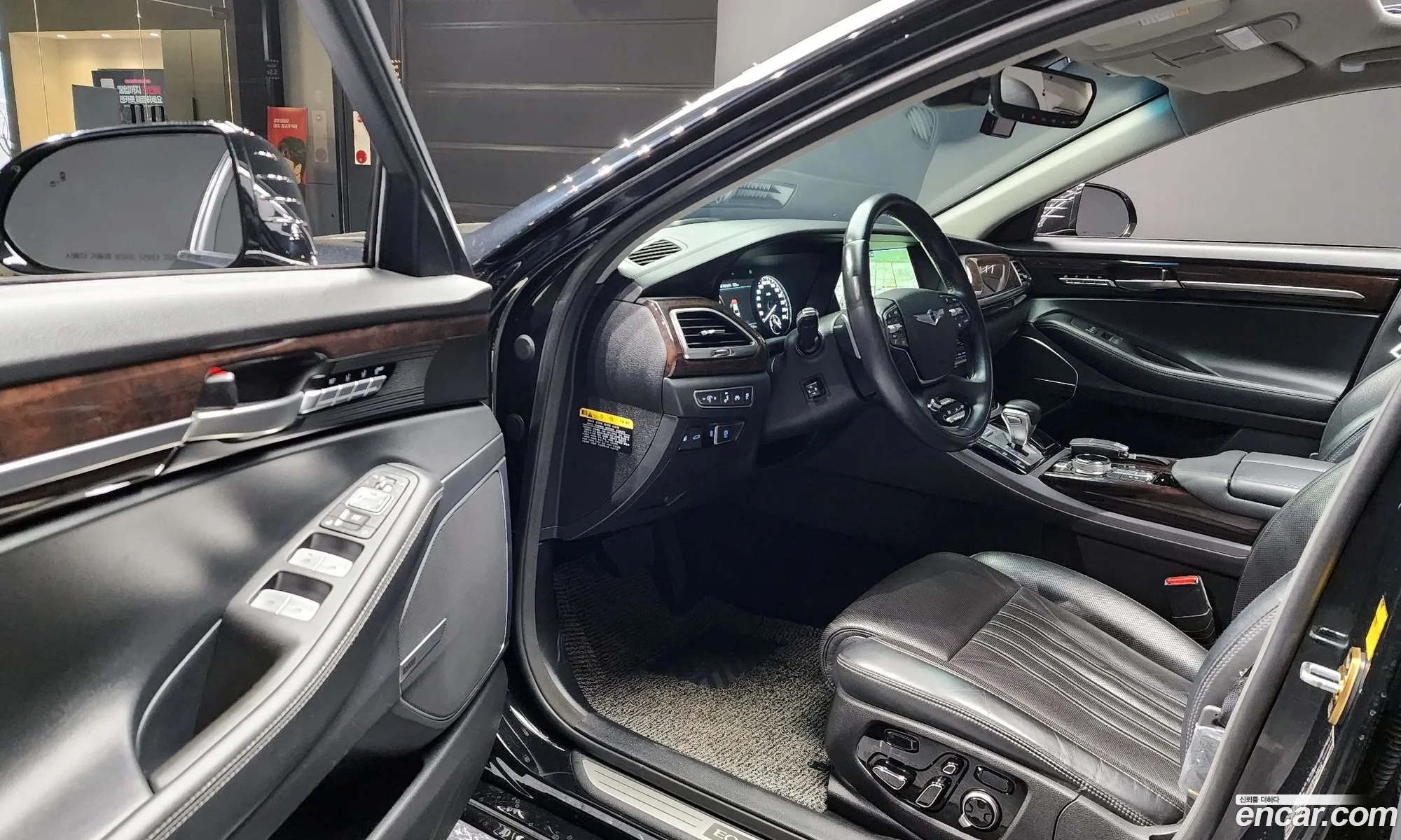 Genesis EQ900 2016 — 12
