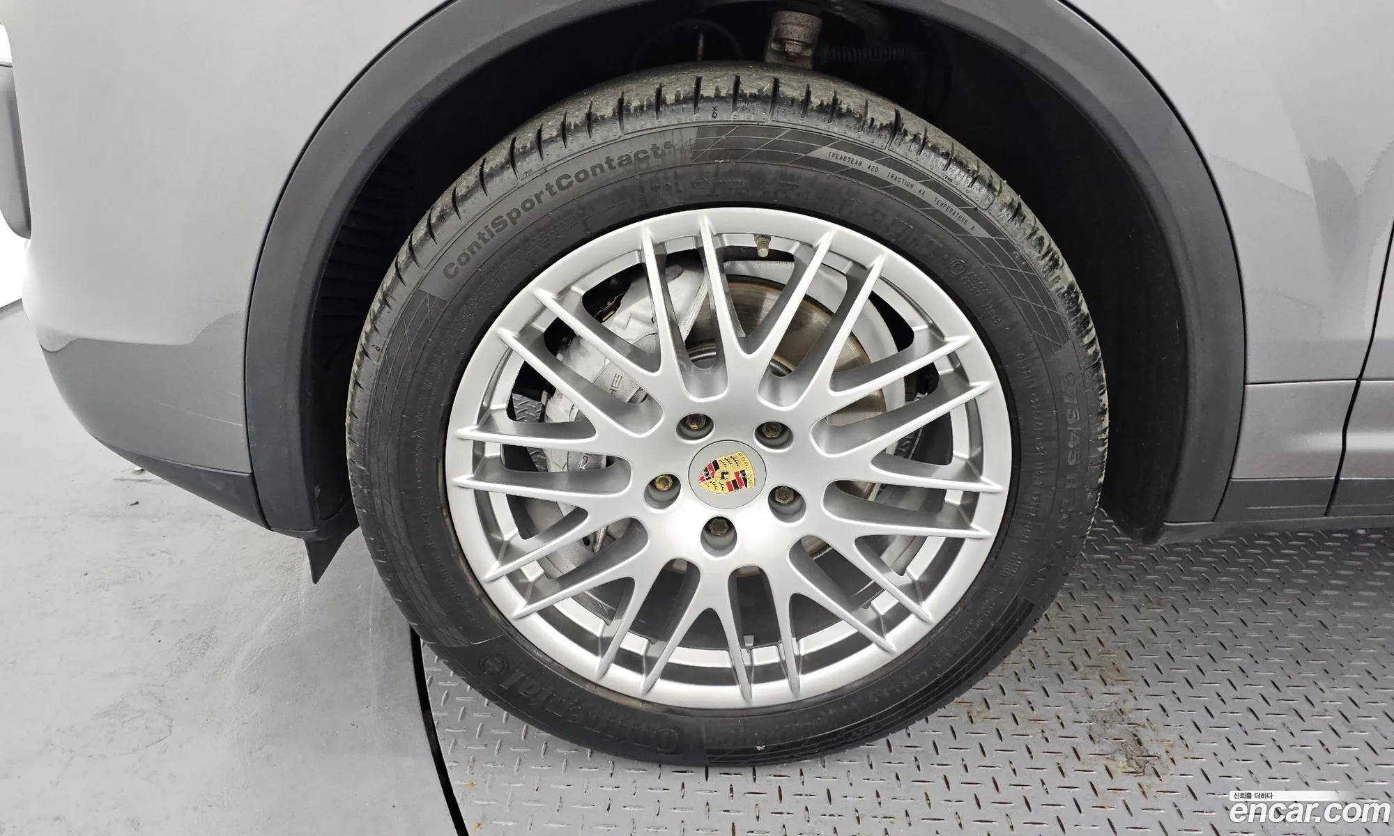 Porsche Cayenne 2016 WP1AF2926GKA47923 — 2