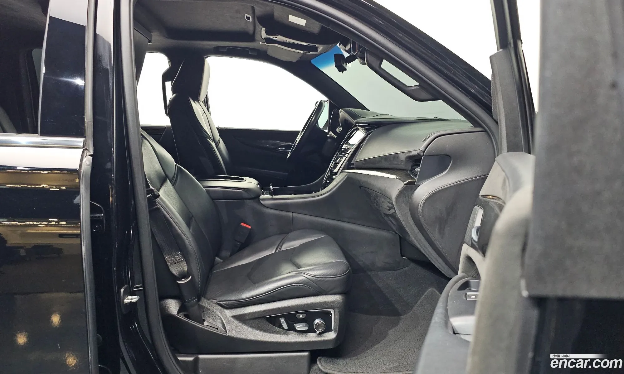 Cadillac Escalade 2018 1GYS48KJ8JR319106 — 18