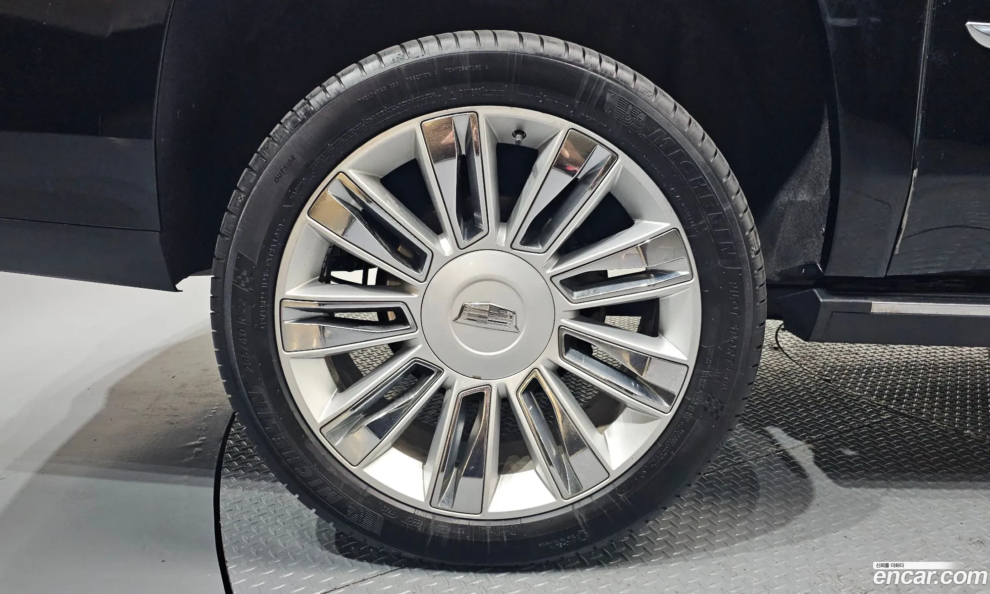 Cadillac Escalade 2018 1GYS48KJ8JR319106 — 12