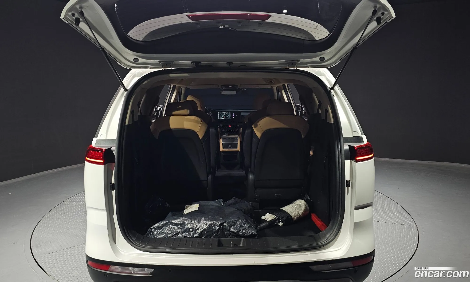 Kia Carnival 2021 KNANB81BBMS116458 — 2