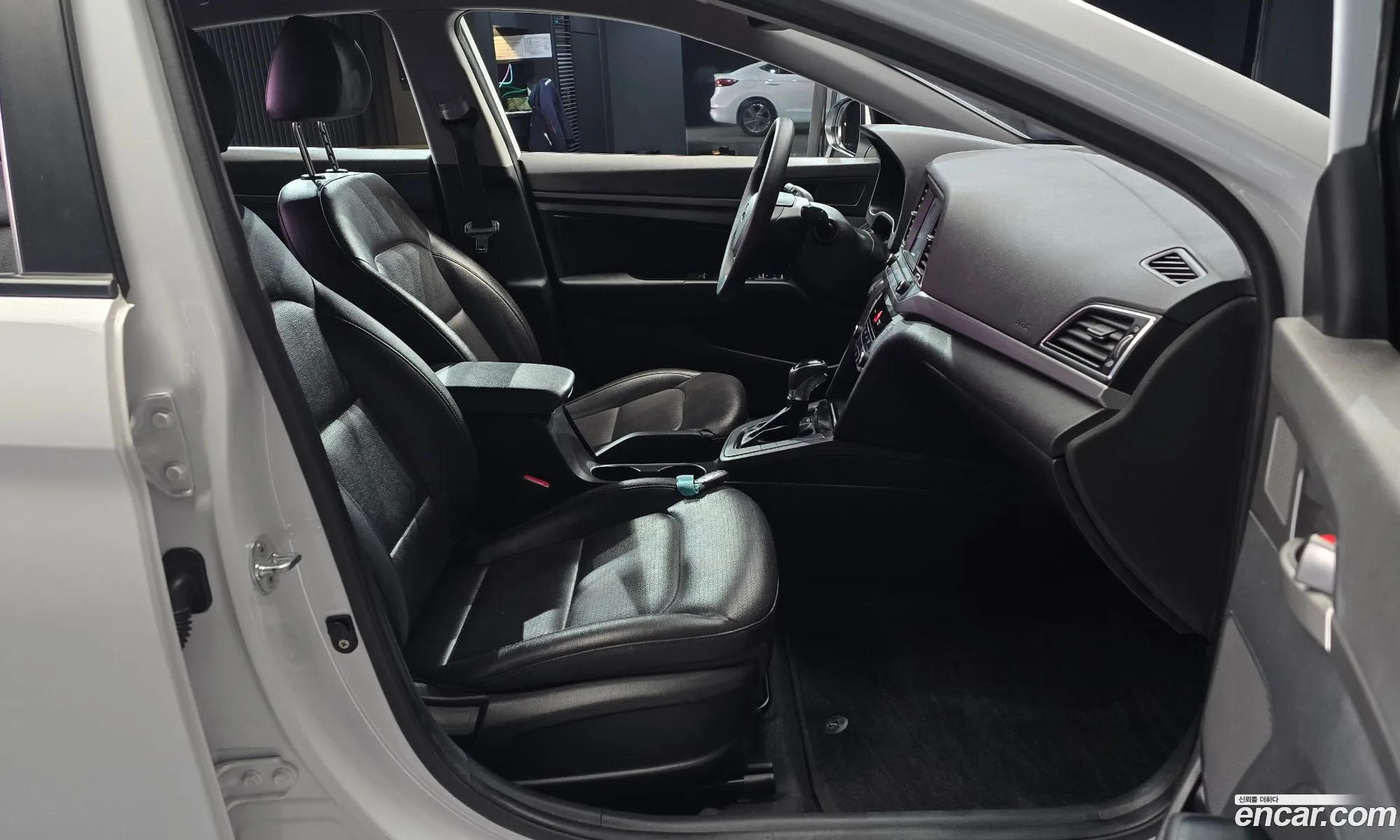 Hyundai Elantra AD 2018 — 17