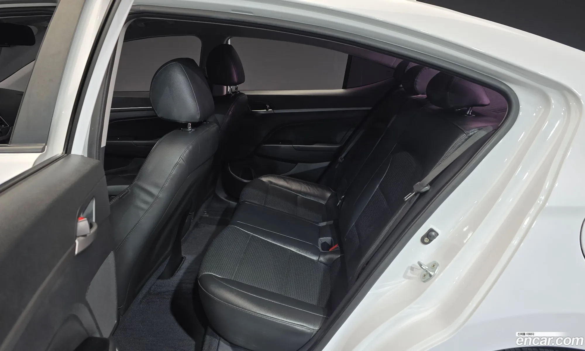 Hyundai Elantra AD 2018 — 10