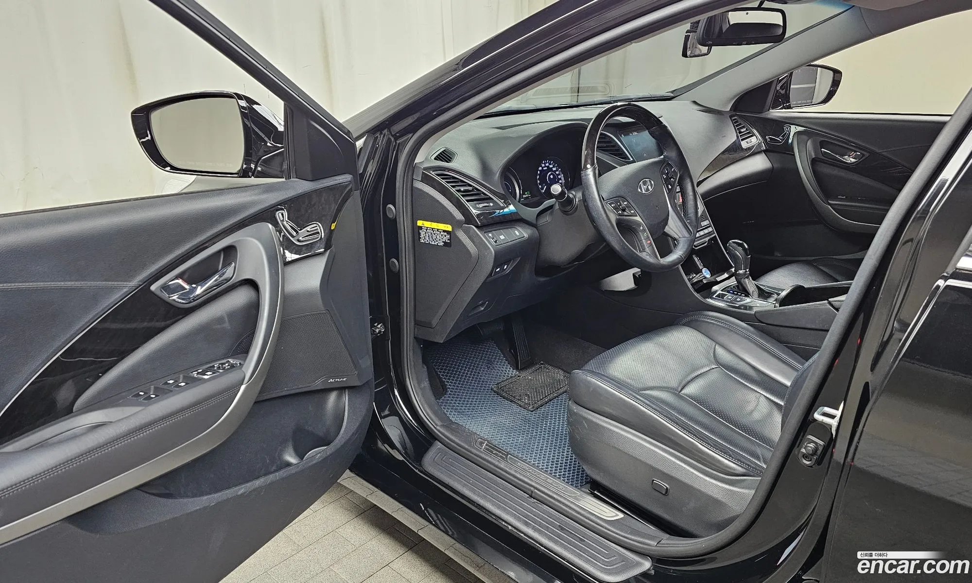 Hyundai Grandeur HG Hybrid 2016 — 17