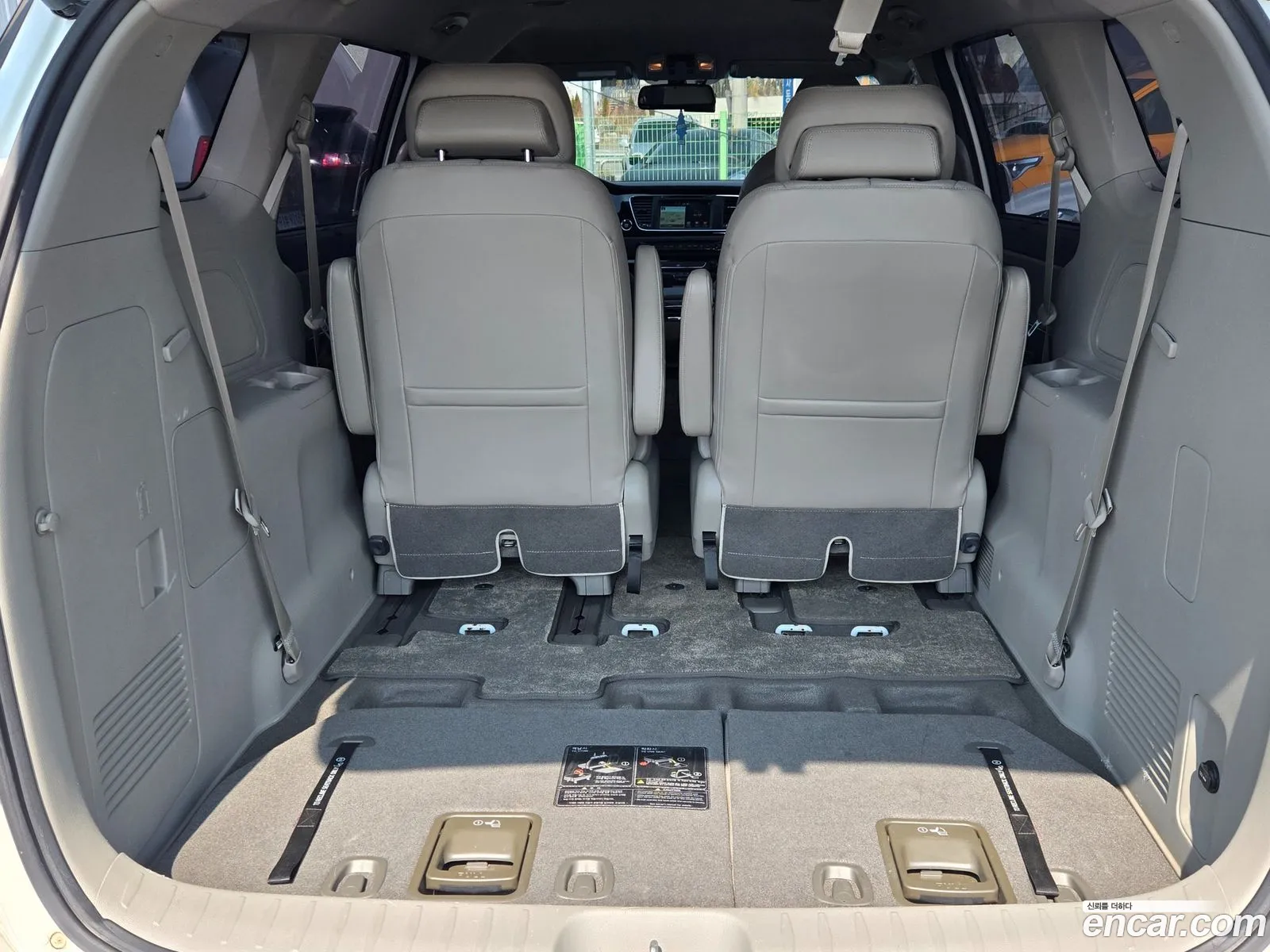 Kia Carnival 2017 — 18