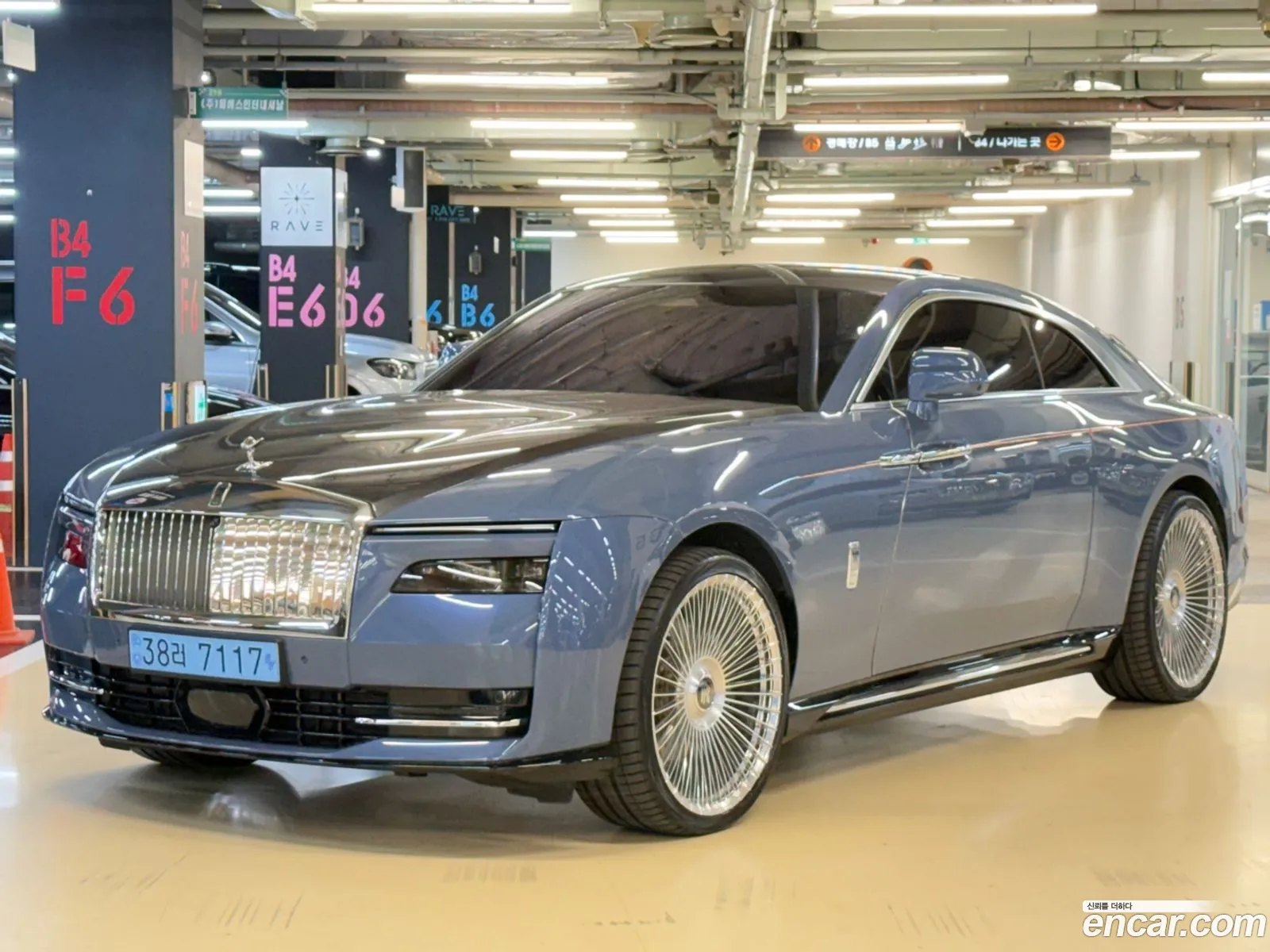 Rolls-Royce Spectre 2024 — 19