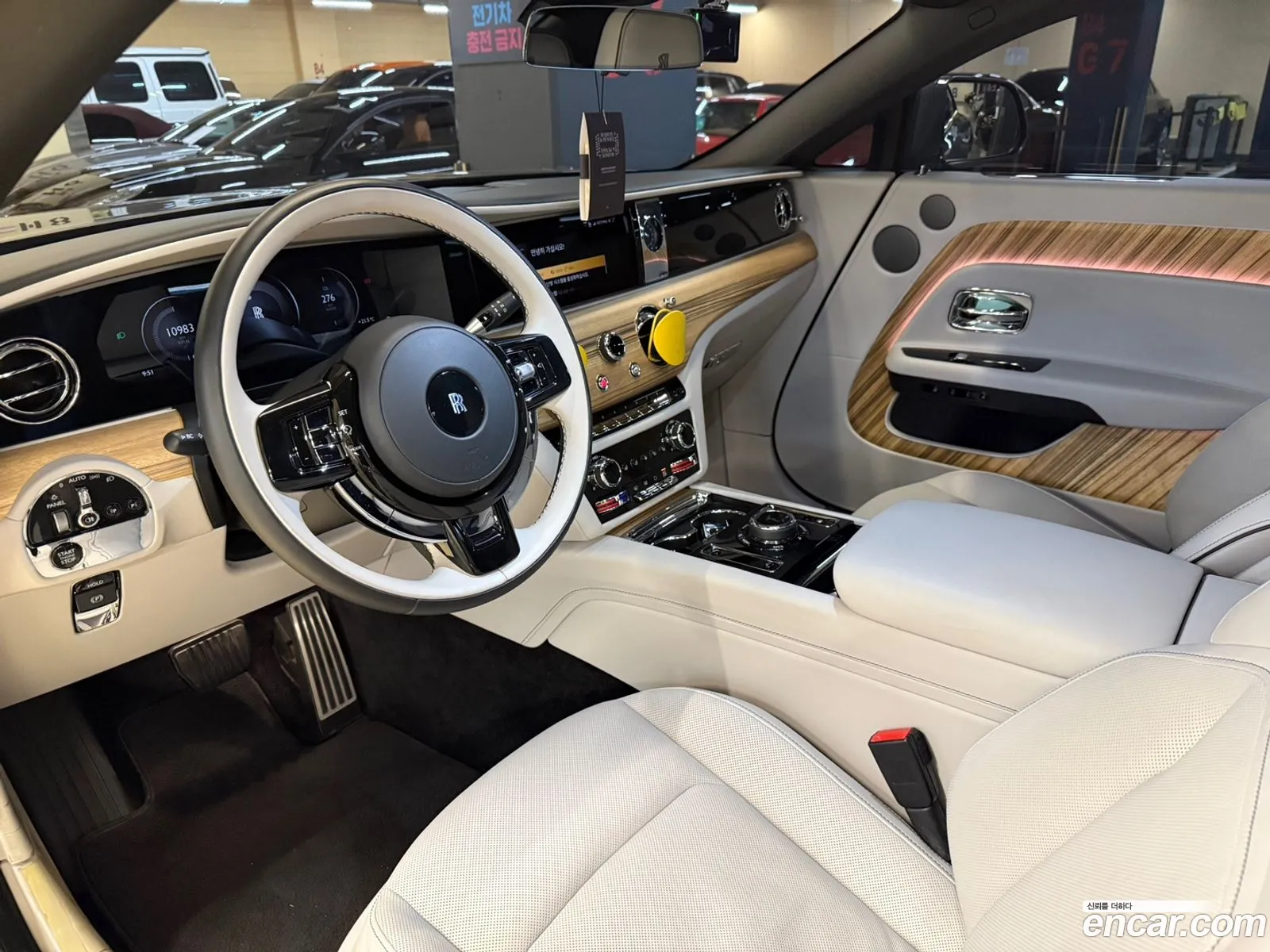 Rolls-Royce Spectre 2024 — 12